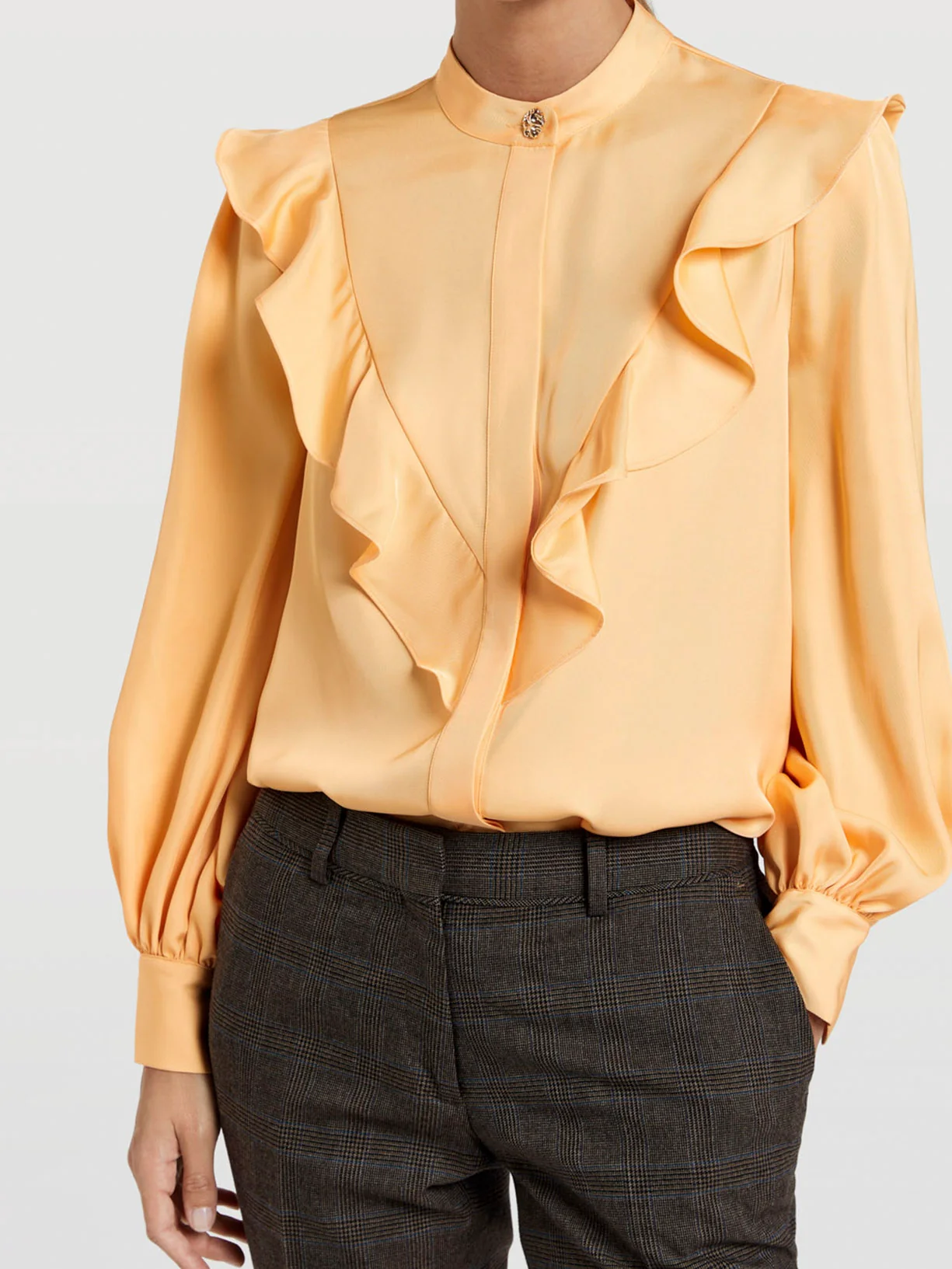 Blusa com detalhe de folhos