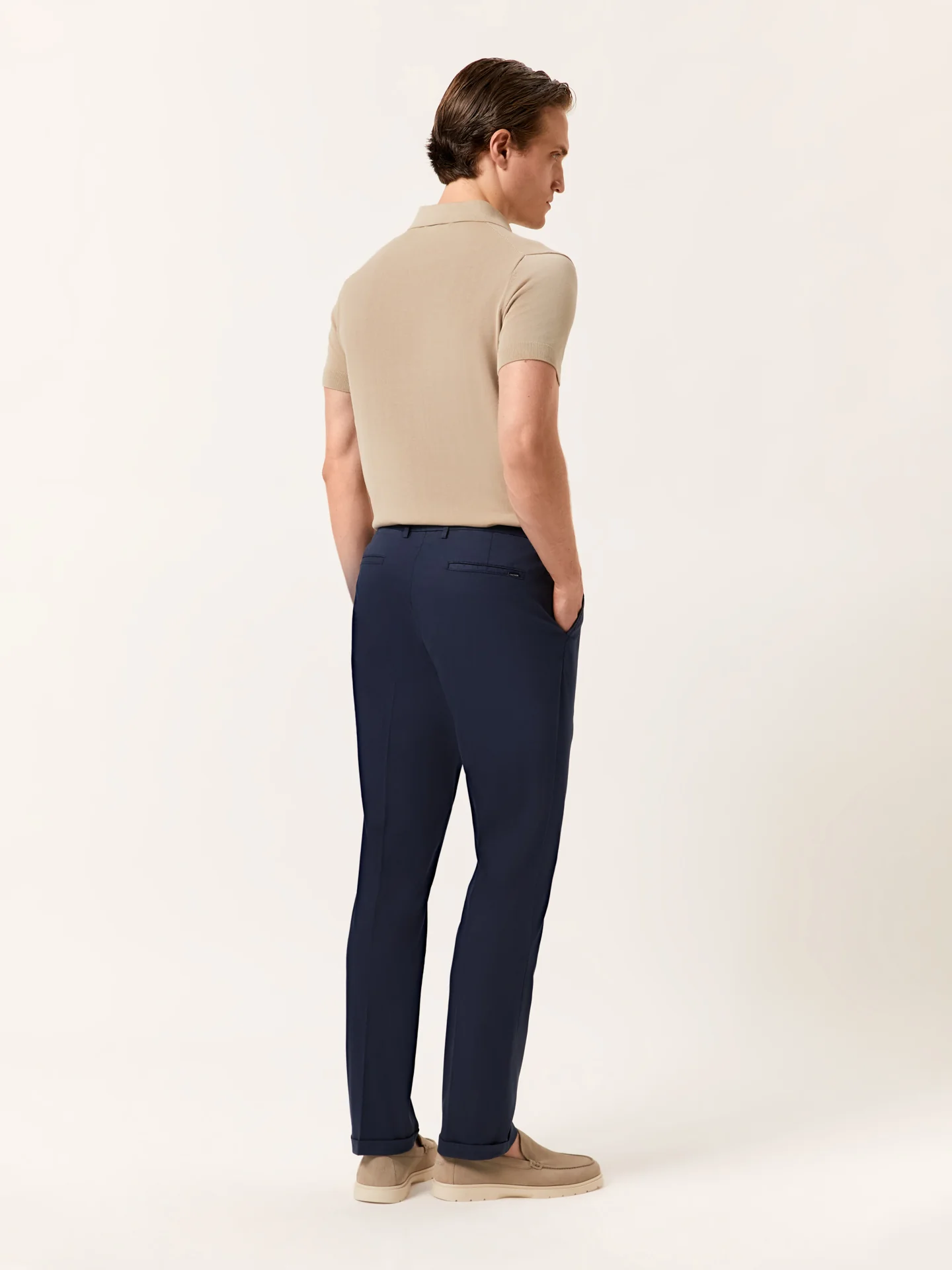 Calças casuais com pregas slim fit em sarja garment dye - Image 3