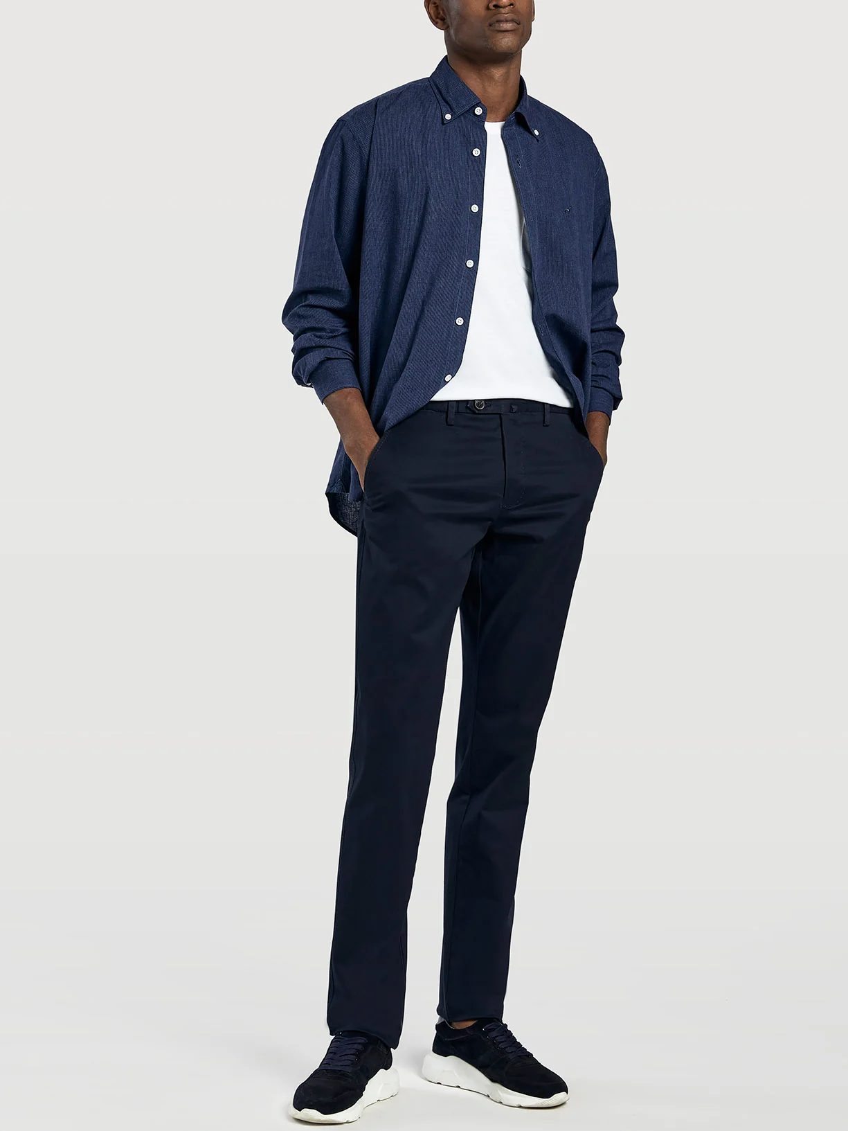 Calças chino garment dye slim fit - Image 5