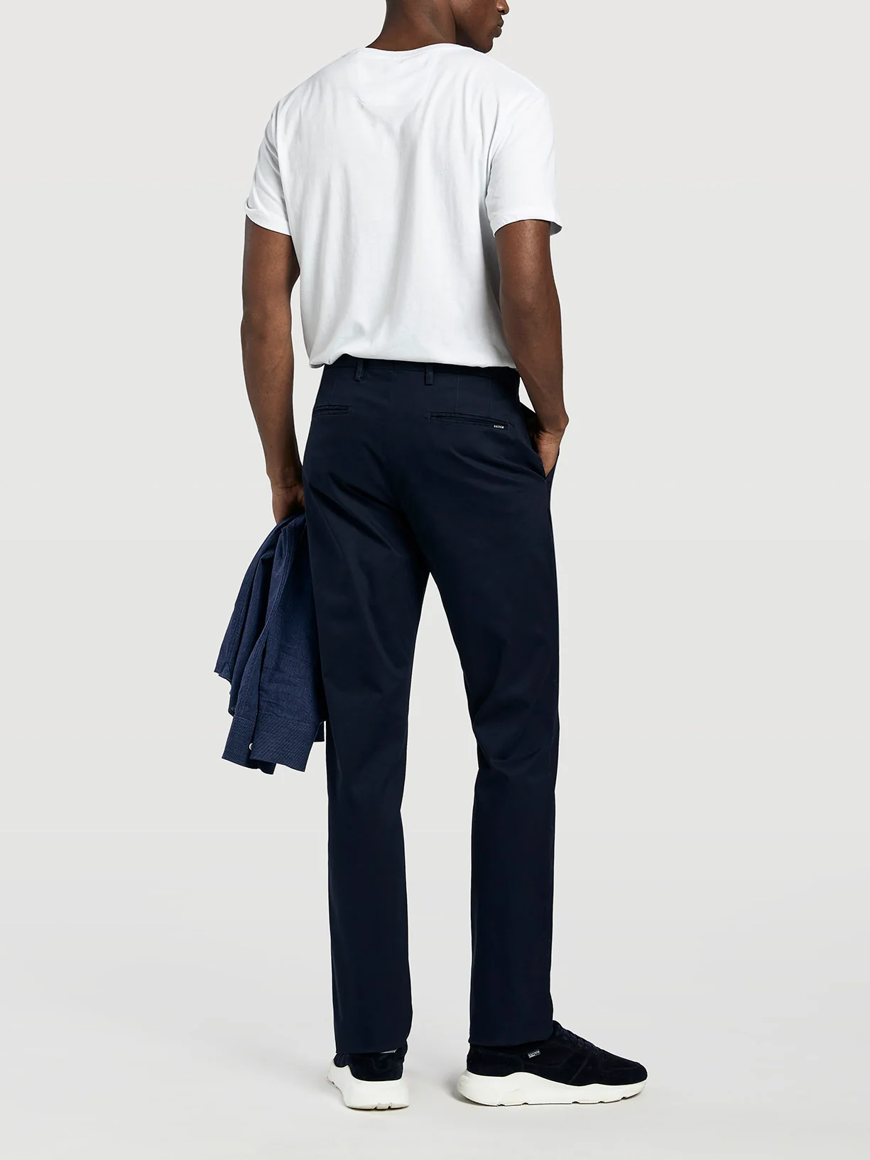 Calças chino garment dye slim fit - Image 6