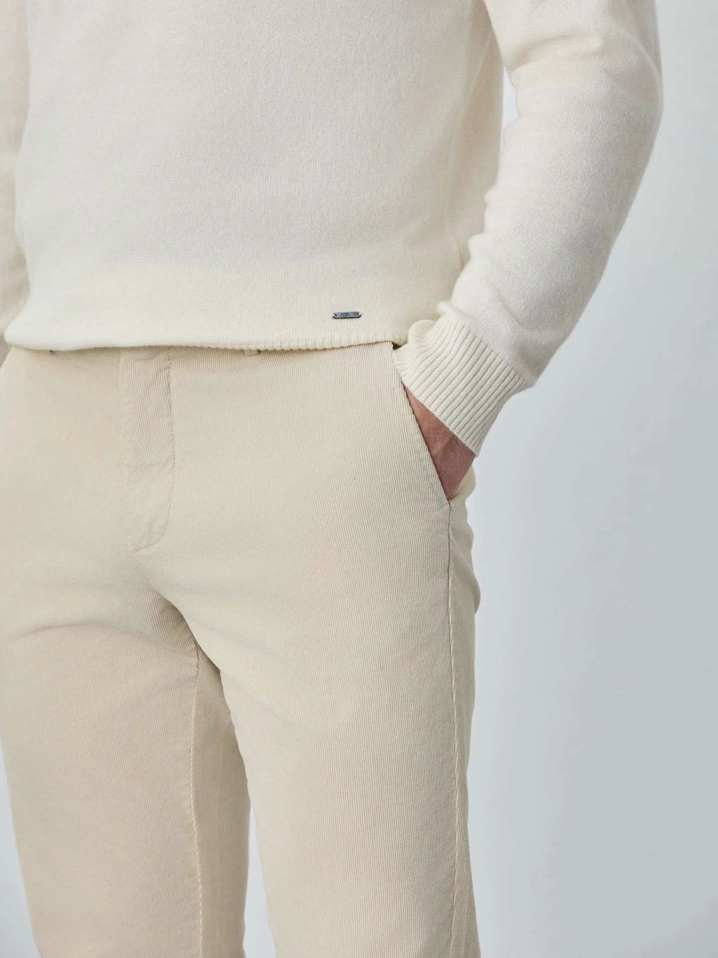 Calças chino garment dye slim fit em bombazine - Image 10