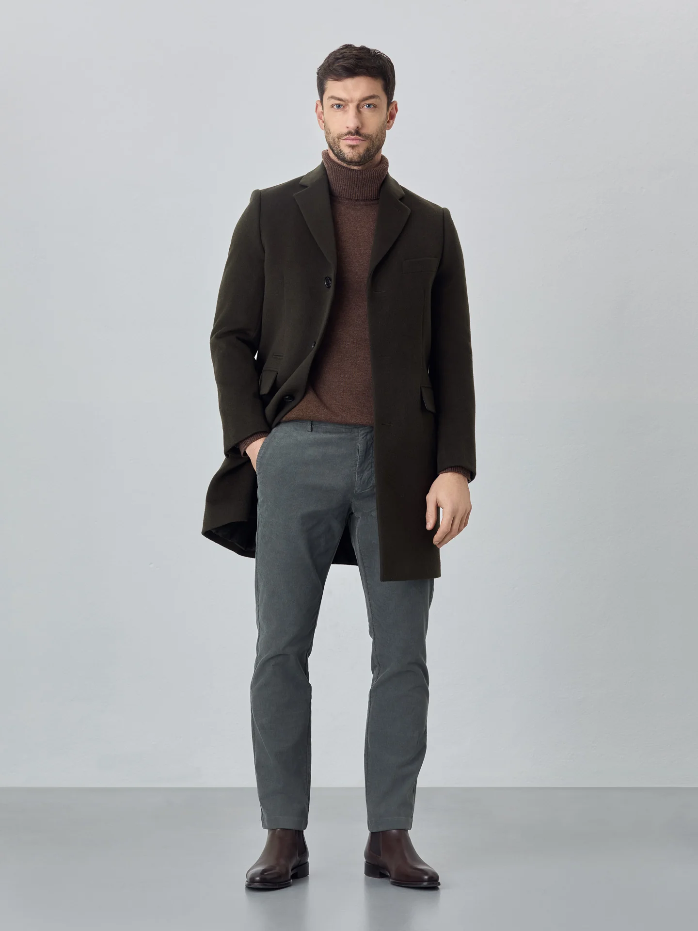 Calças chino garment dye slim fit em bombazine - Image 11