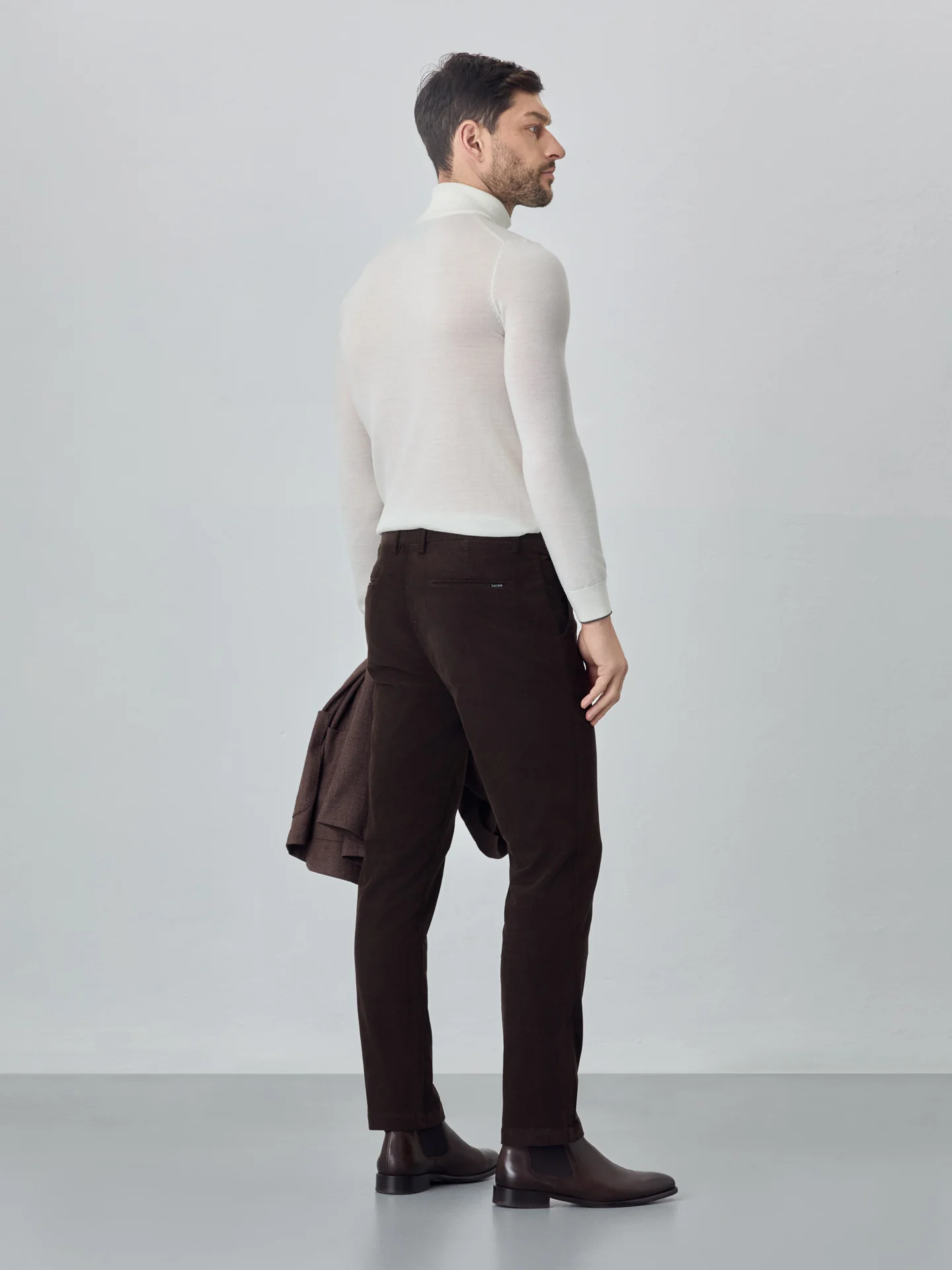 Calças chino garment dye slim fit em bombazine - Image 3
