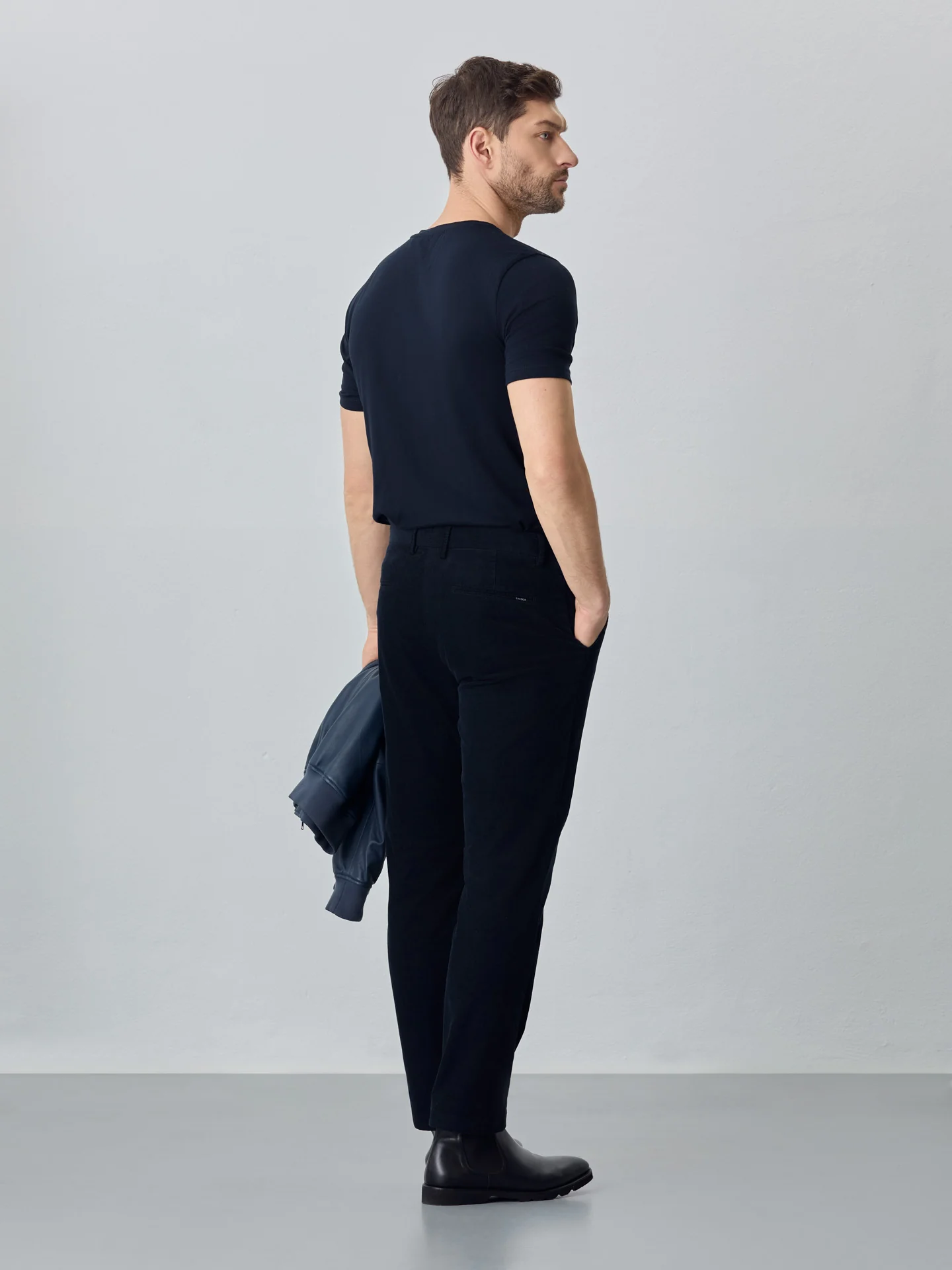 Calças chino garment dye slim fit em bombazine - Image 6