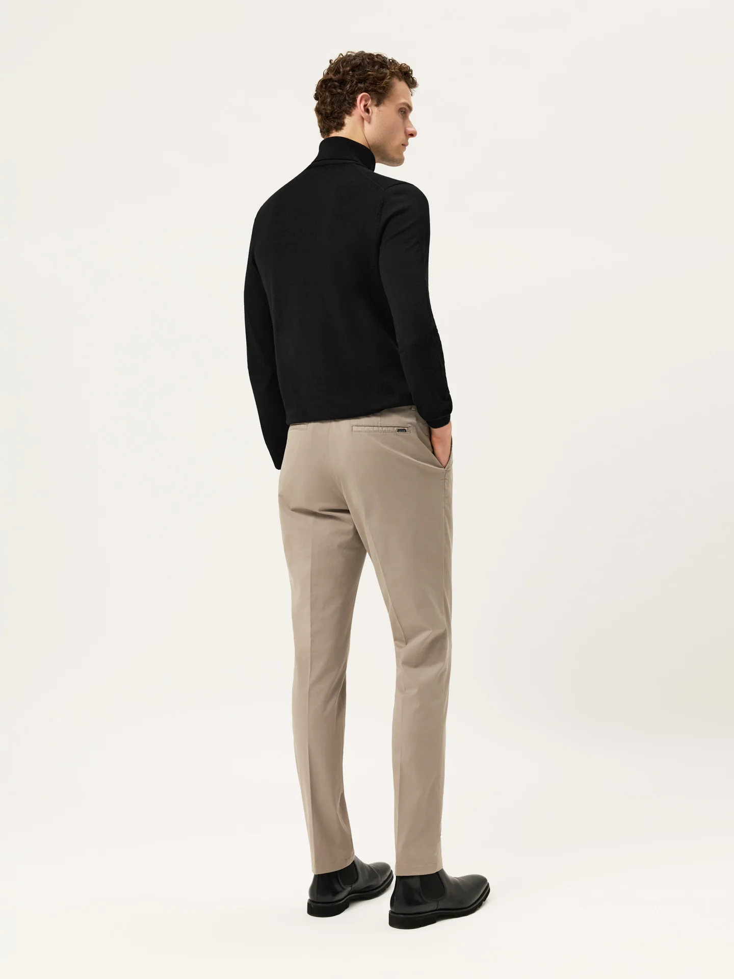 Calças Chino Slim Fit em Algodão com Elastano Garment Dye - Image 11
