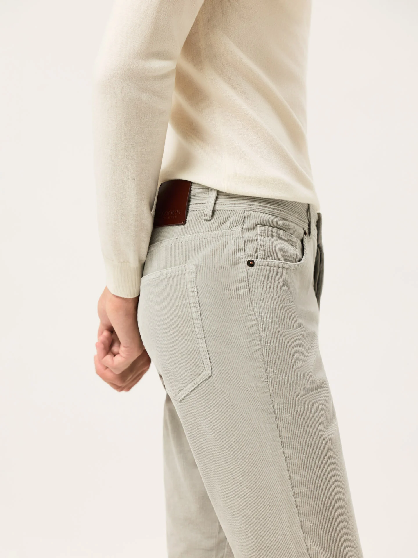 Calças Chino Slim Fit em Bombazine com Mistura de Algodão e Modal - Image 6
