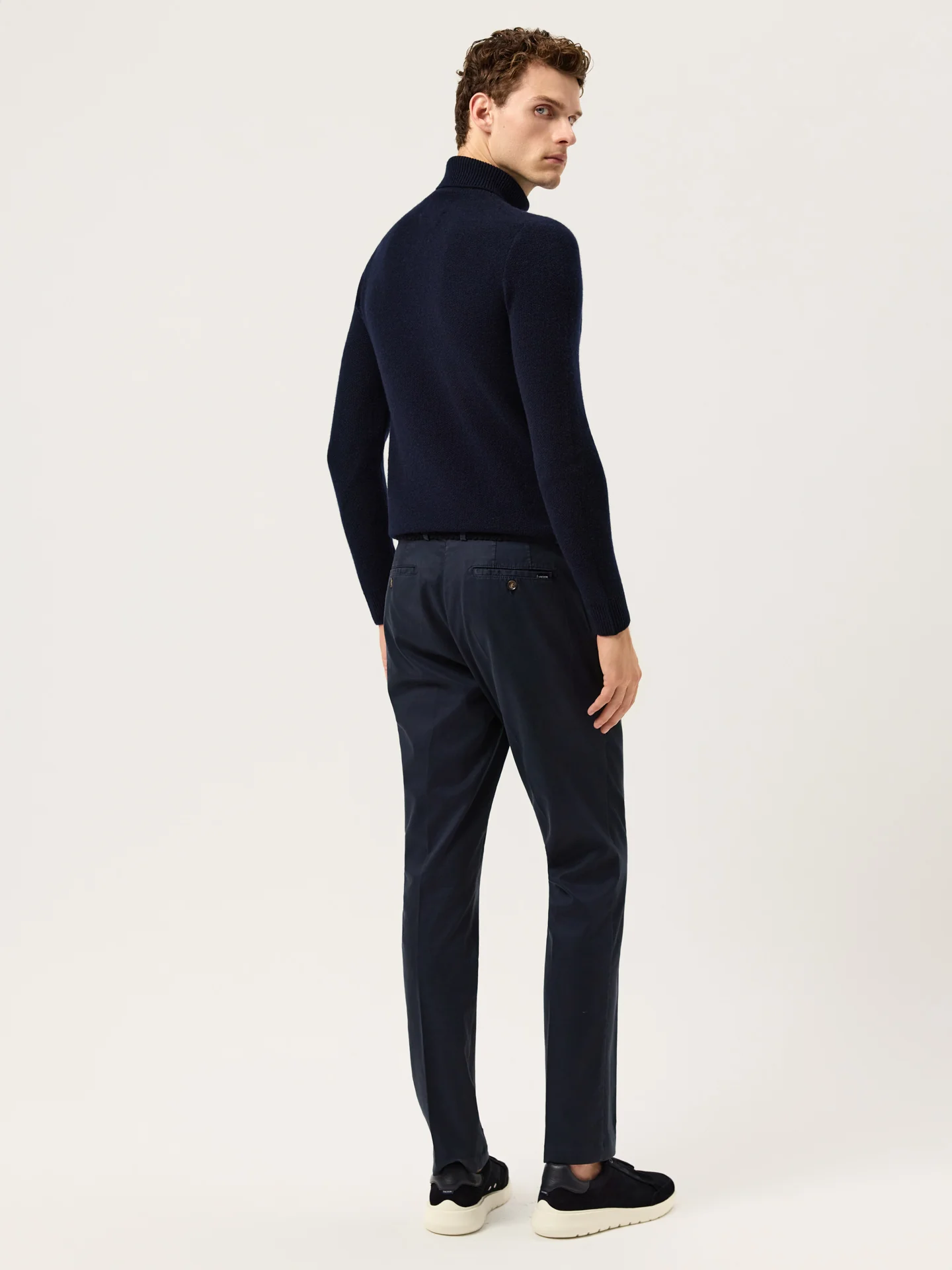 Calças Chino Slim fit em Sarja com Toque de Caxemira e Mistura de Tencel - Image 4
