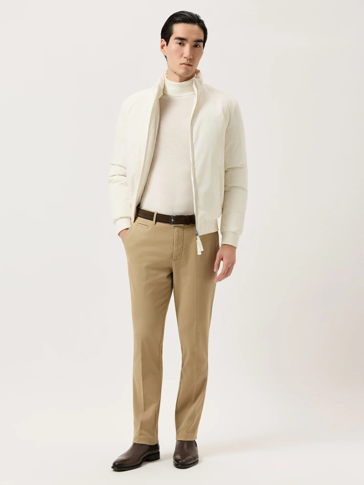 Calças Chino Slim Fit em Sarja Faded Garment Dye