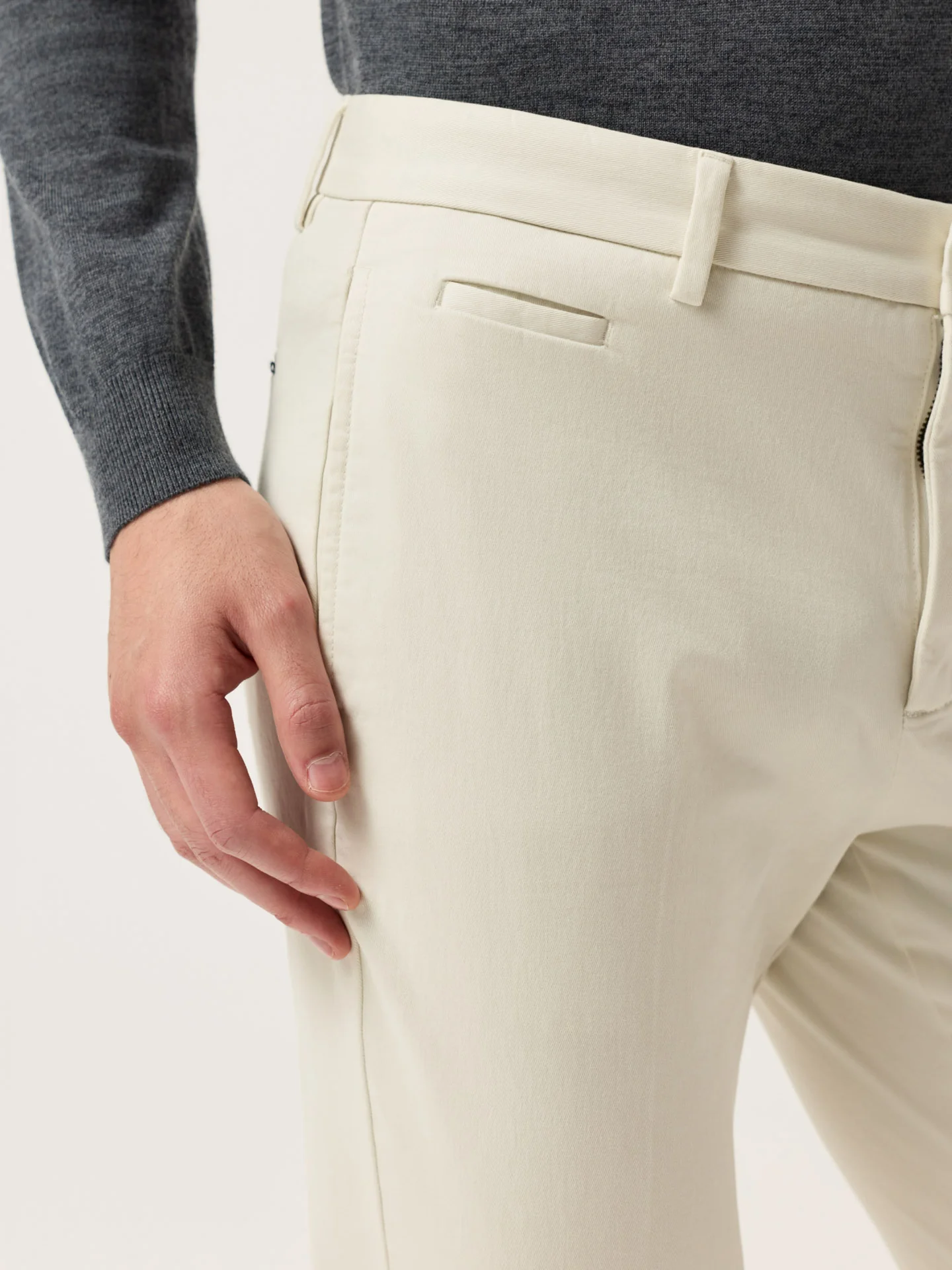 Calças Chino Slim Fit em Sarja Faded Garment Dye - Image 10