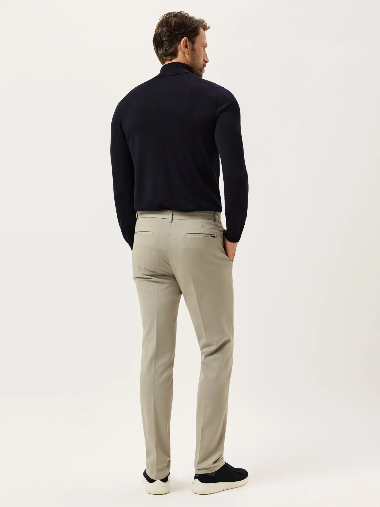 Calças Chino Slim Fit em Sarja Faded Garment Dye - Image 15