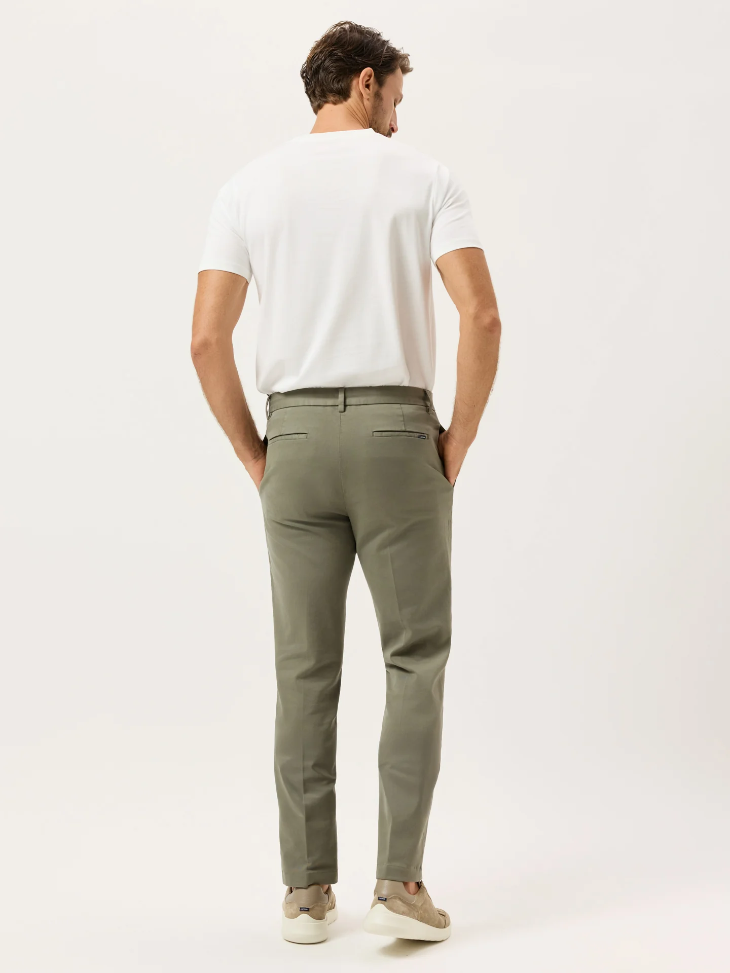 Calças Chino Slim Fit em Sarja Faded Garment Dye - Image 19