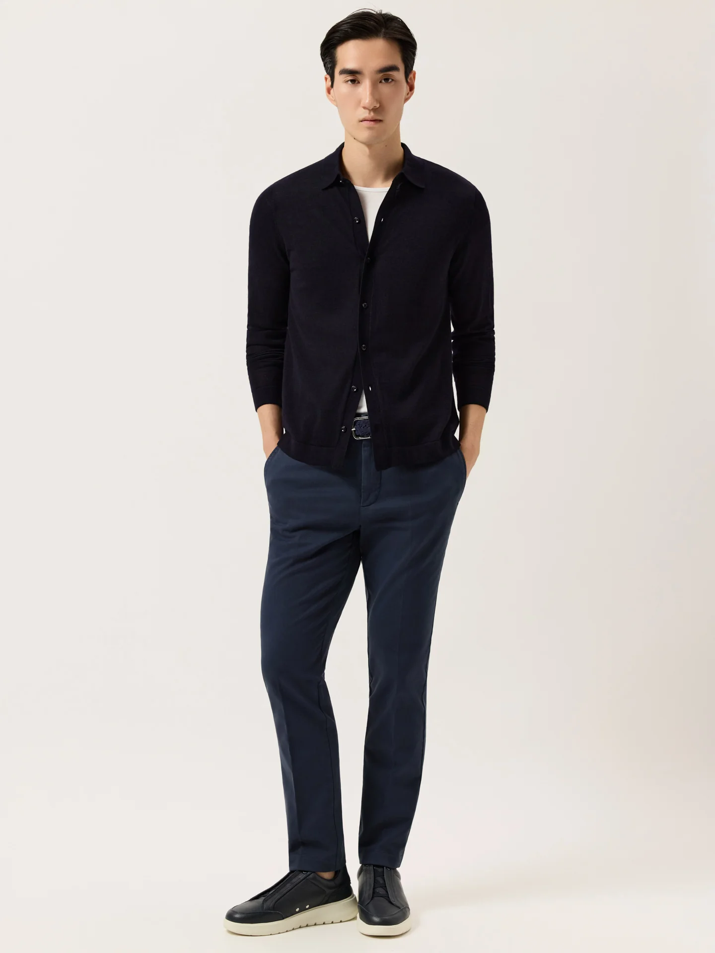 Calças Chino Slim Fit em Sarja Faded Garment Dye - Image 5