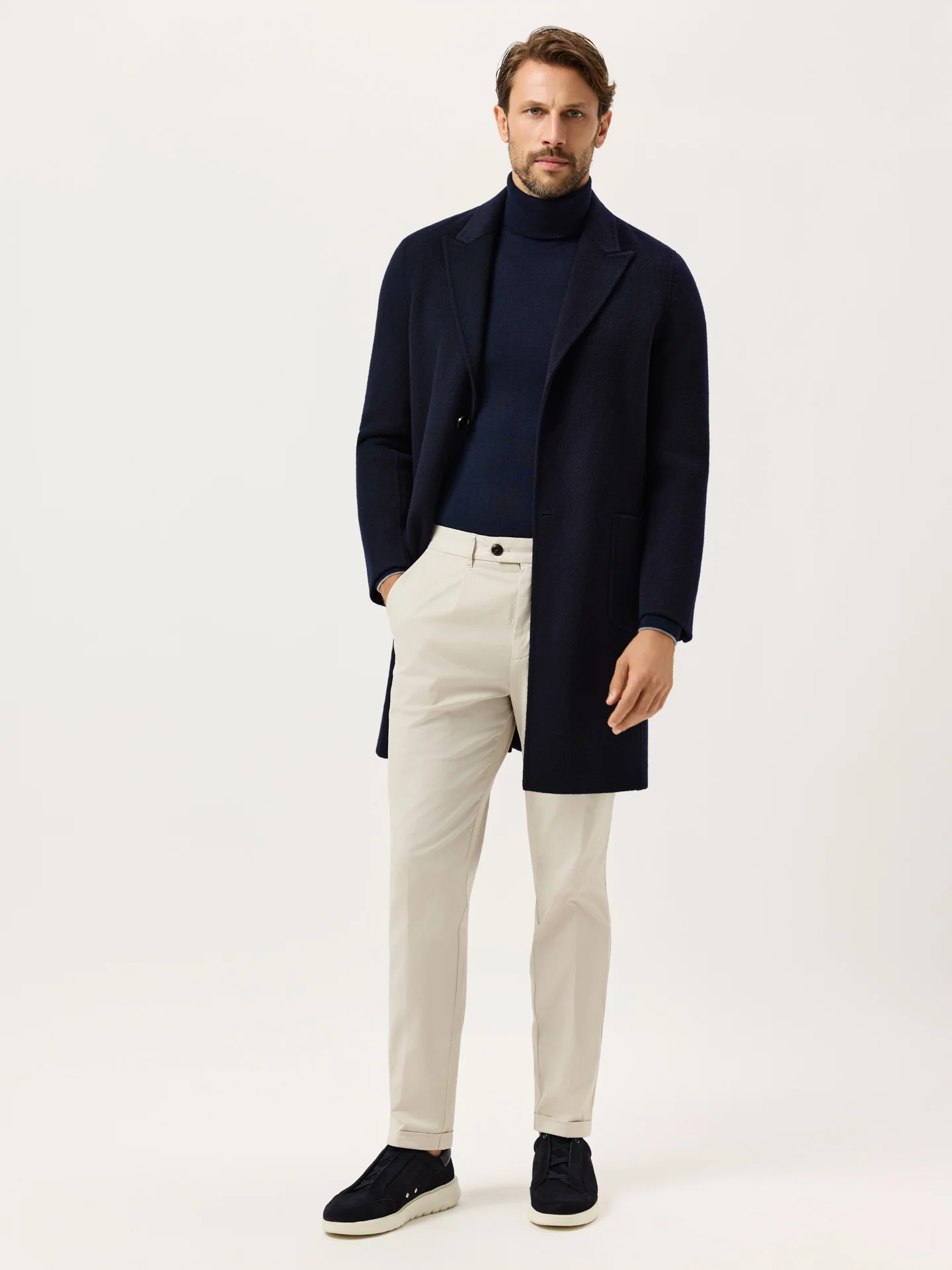 Calças Chino Slim Fit em Sarja Leve com Prega na Frente Garment Dye - Image 14