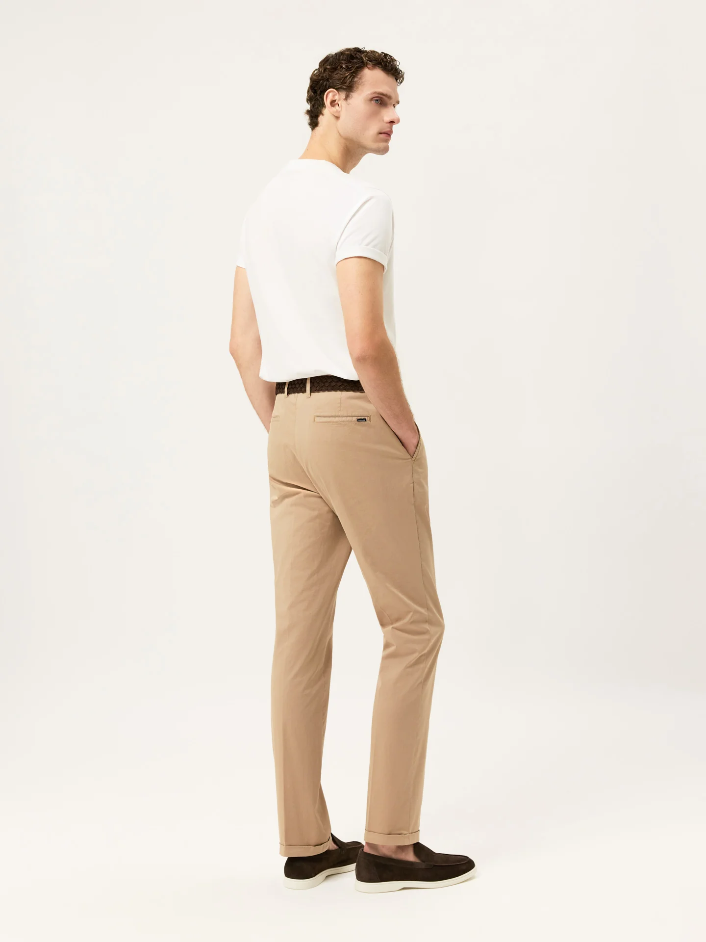 Calças Chino Slim Fit em Sarja Leve com Prega na Frente Garment Dye - Image 3