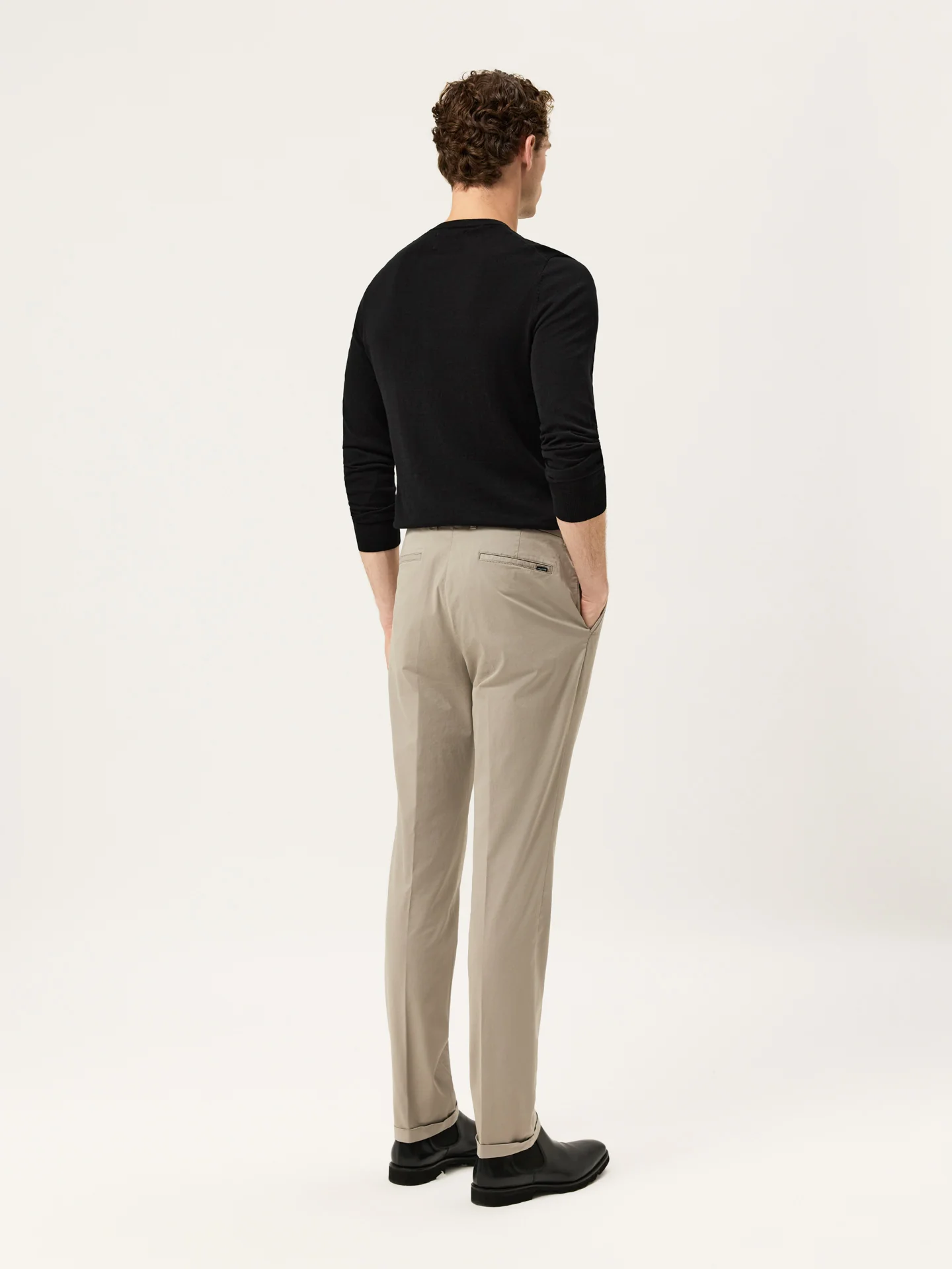 Calças Chino Slim Fit em Sarja Leve com Prega na Frente Garment Dye - Image 7