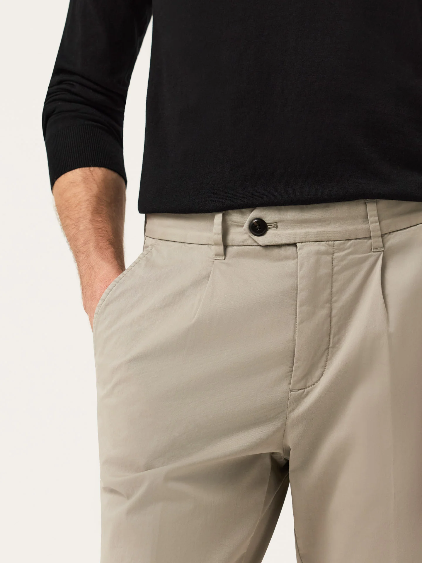 Calças Chino Slim Fit em Sarja Leve com Prega na Frente Garment Dye - Image 8