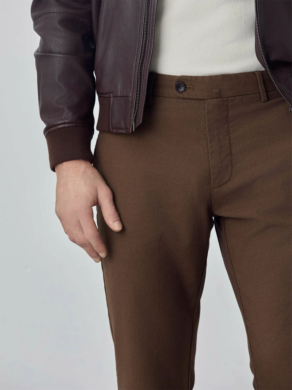Calças chino slim fit garment dye estrutura fantasia - Image 4
