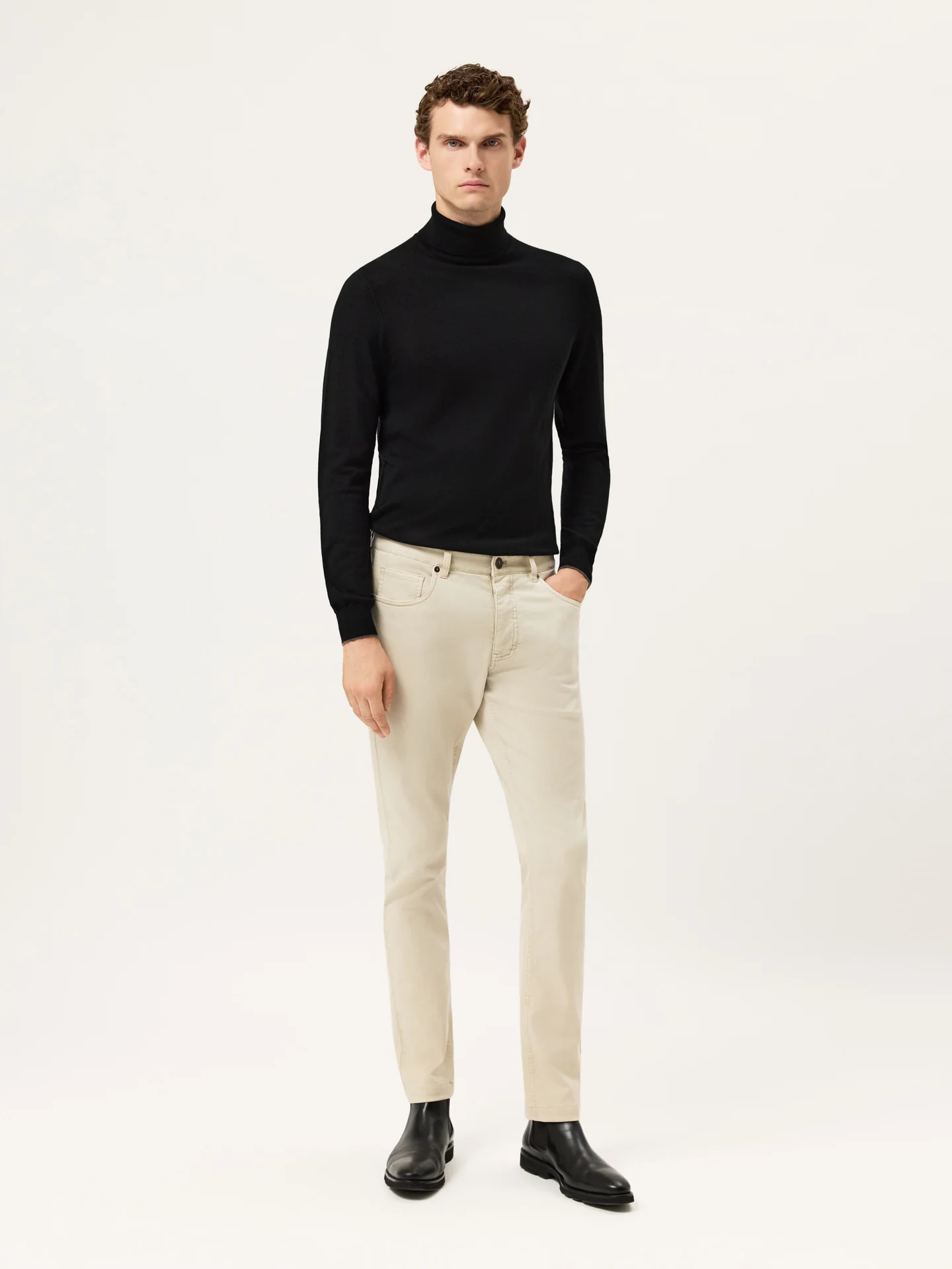 Calças Slim Fit em Denim de algodão e Tencel Garment Dye - Image 10