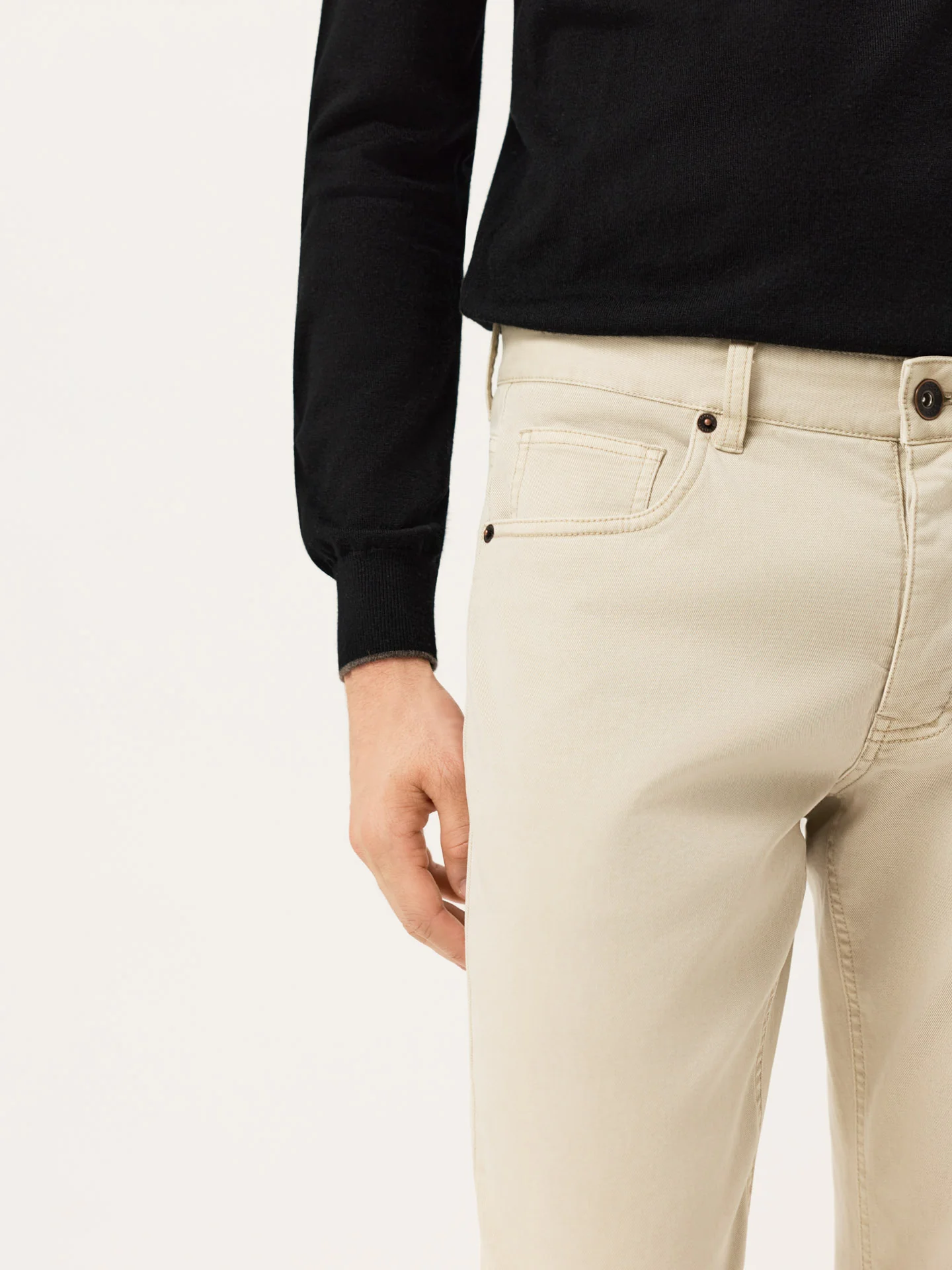 Calças Slim Fit em Denim de algodão e Tencel Garment Dye - Image 11