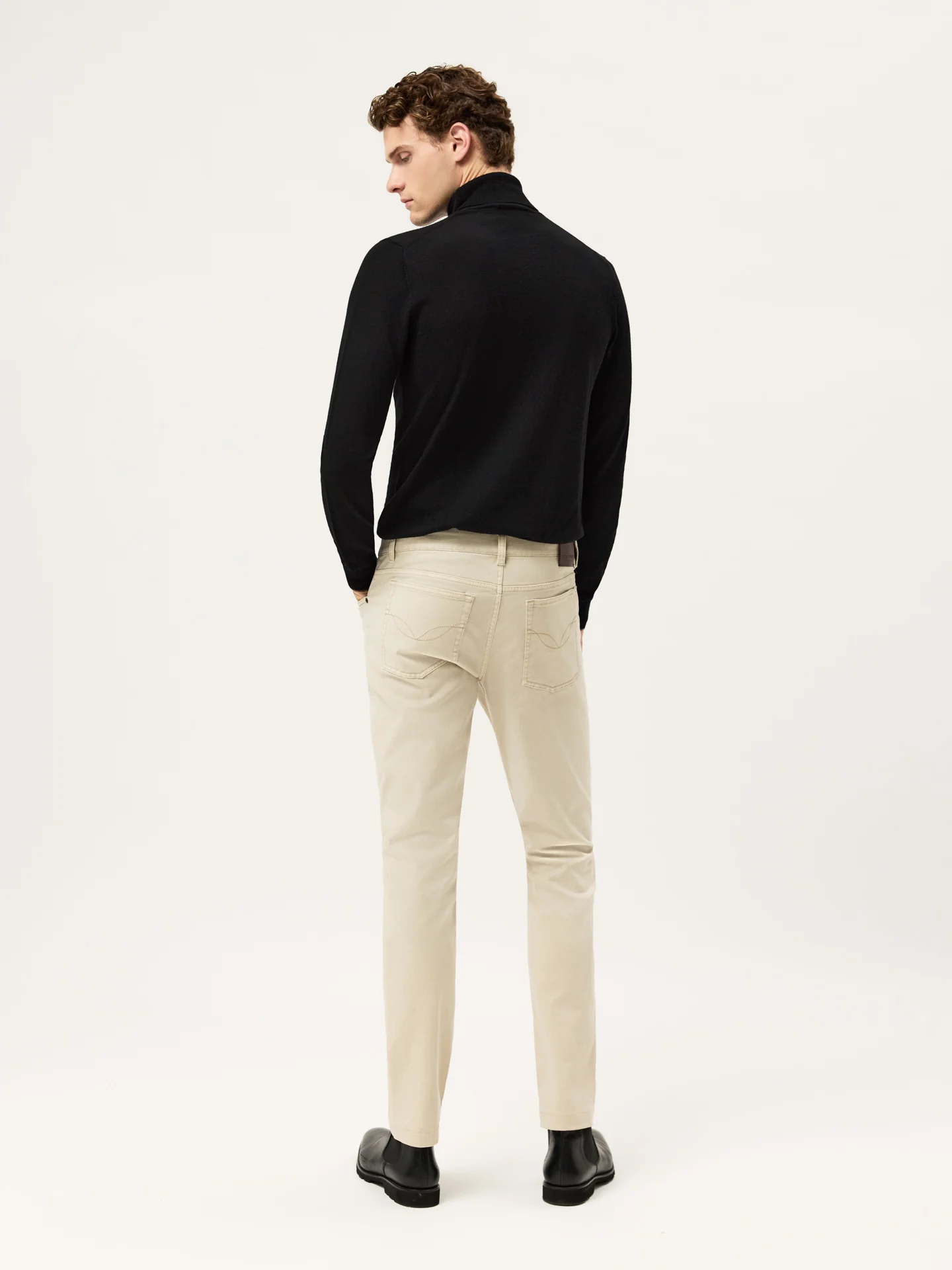 Calças Slim Fit em Denim de algodão e Tencel Garment Dye - Image 12