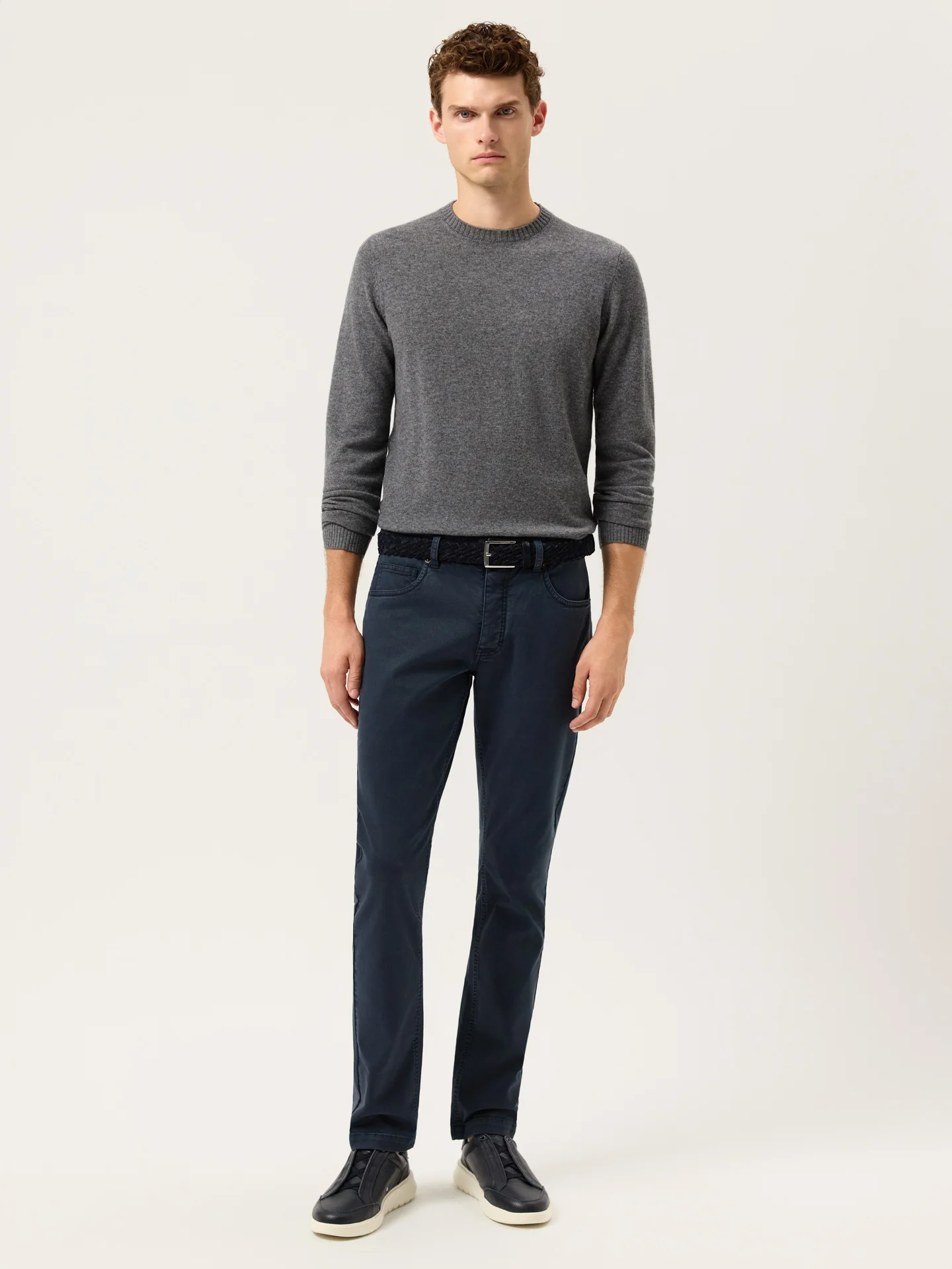 Calças Slim Fit em Denim de algodão e Tencel Garment Dye - Image 2