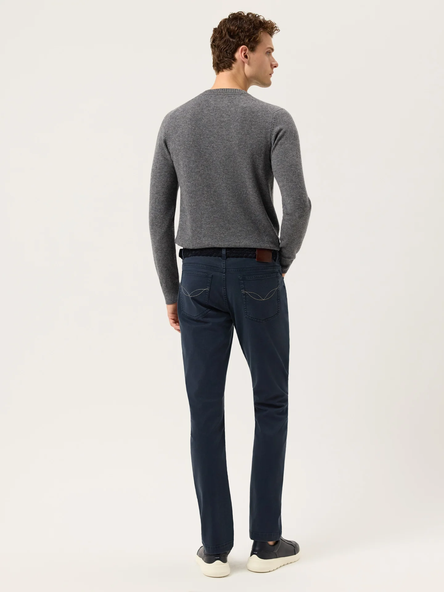 Calças Slim Fit em Denim de algodão e Tencel Garment Dye - Image 3