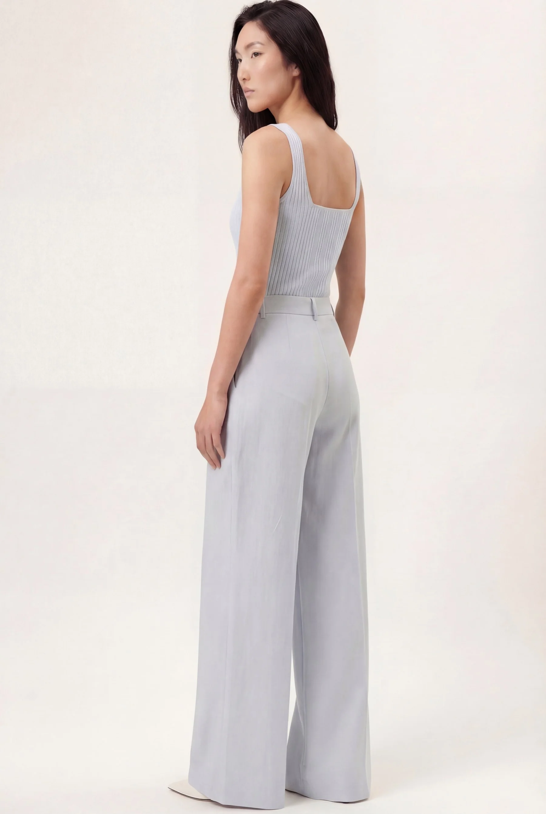 Calças Wide Leg Em Mistura De Tencel E Linho Com Pregas Invertidas - Image 3
