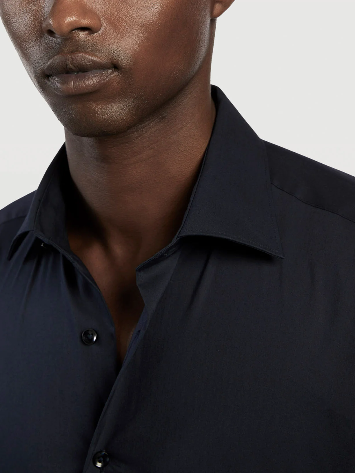 Camisa comfort business slim fit em popeline lisa - Image 4