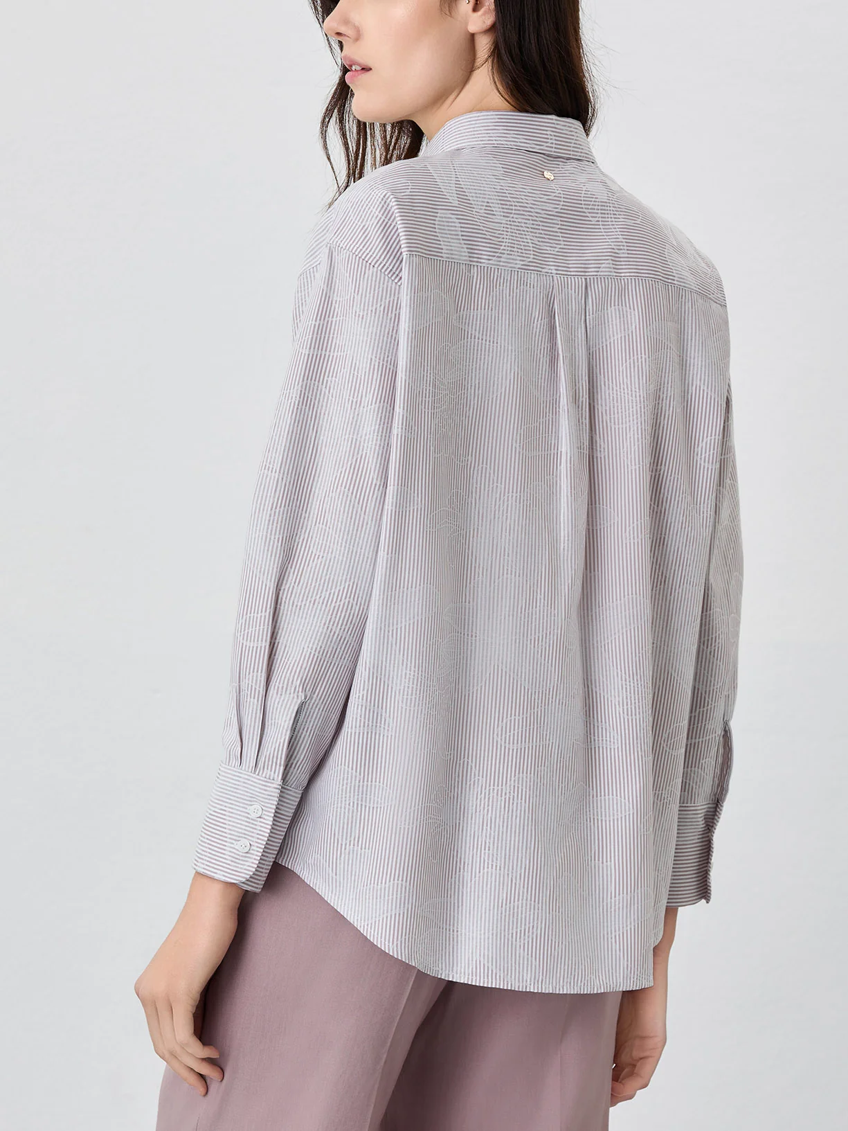 Camisa Loose Fit Com Bolso Em Tecido Jacquard Floral De Algodão - Image 6