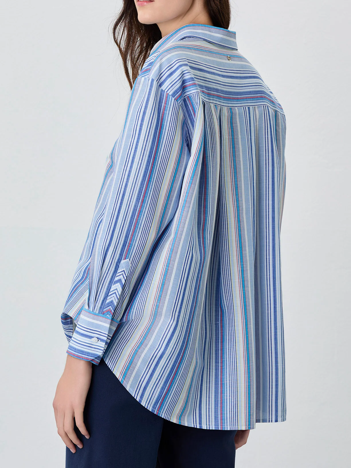 Camisa Loose Fit Em Mistura De Algodão E Linho Com Riscas - Image 3
