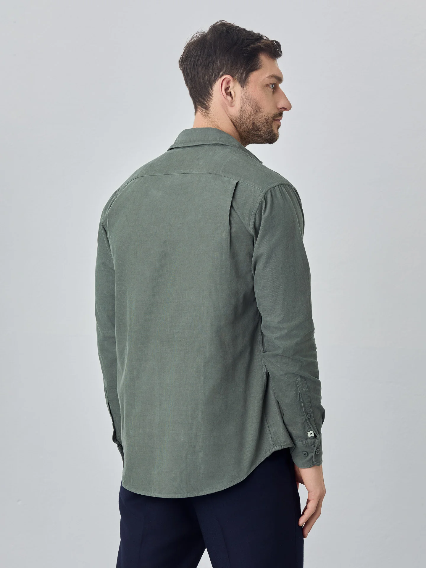 Camisa needlecord macio garment dye - Image 13