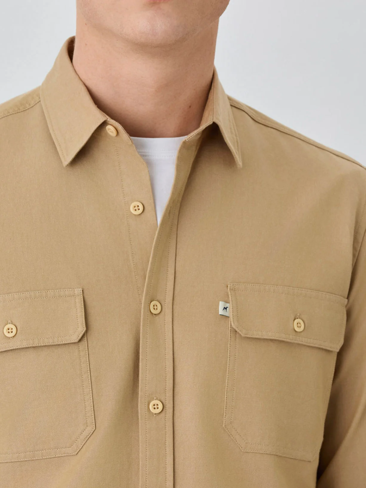 Camisa Regular Fit Bolsos Com Palas Em Denim De Algodão Lavado - Image 2