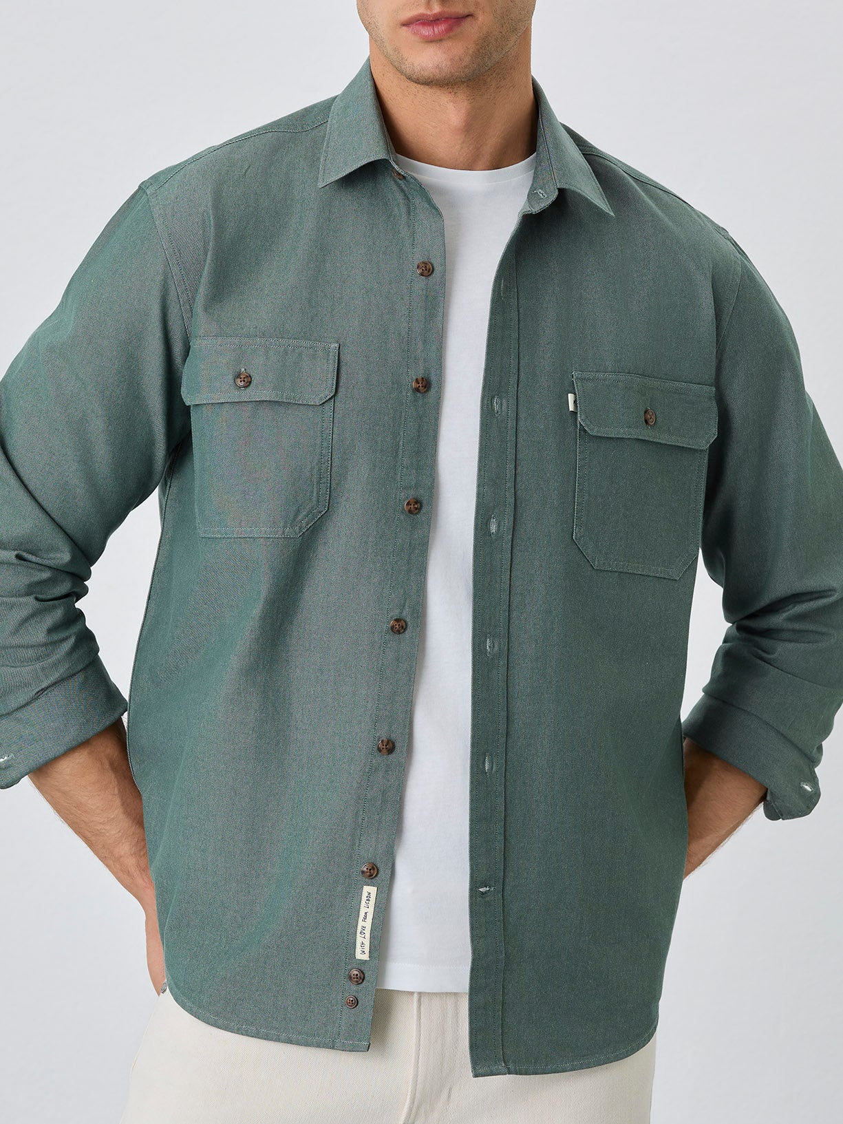 Camisa Regular Fit Bolsos Com Palas Em Denim De Algodão Lavado - Image 4