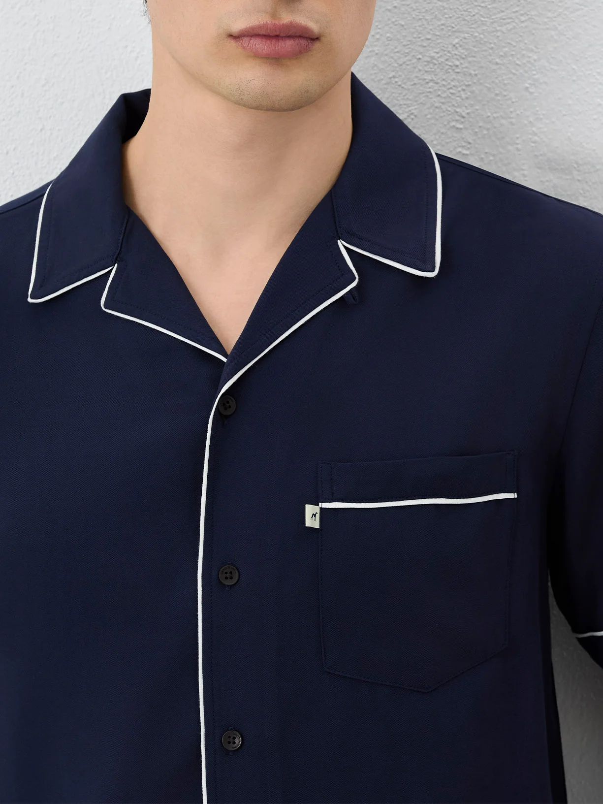 Camisa Regular Fit Com Bolsos De Chapa E Manga Curta Em Mistura De Rayon - Image 2