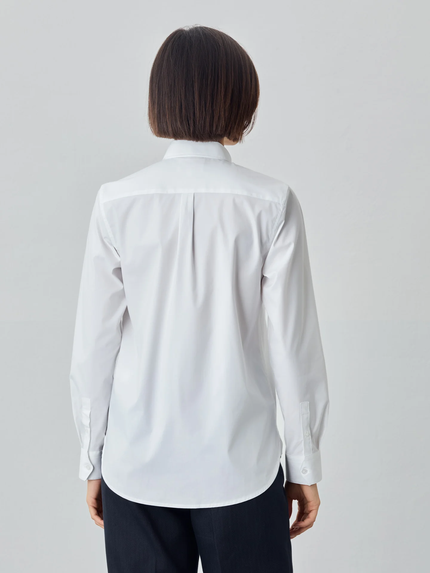 Camisa regular fit com colarinho aberto em popeline lisa - Image 3