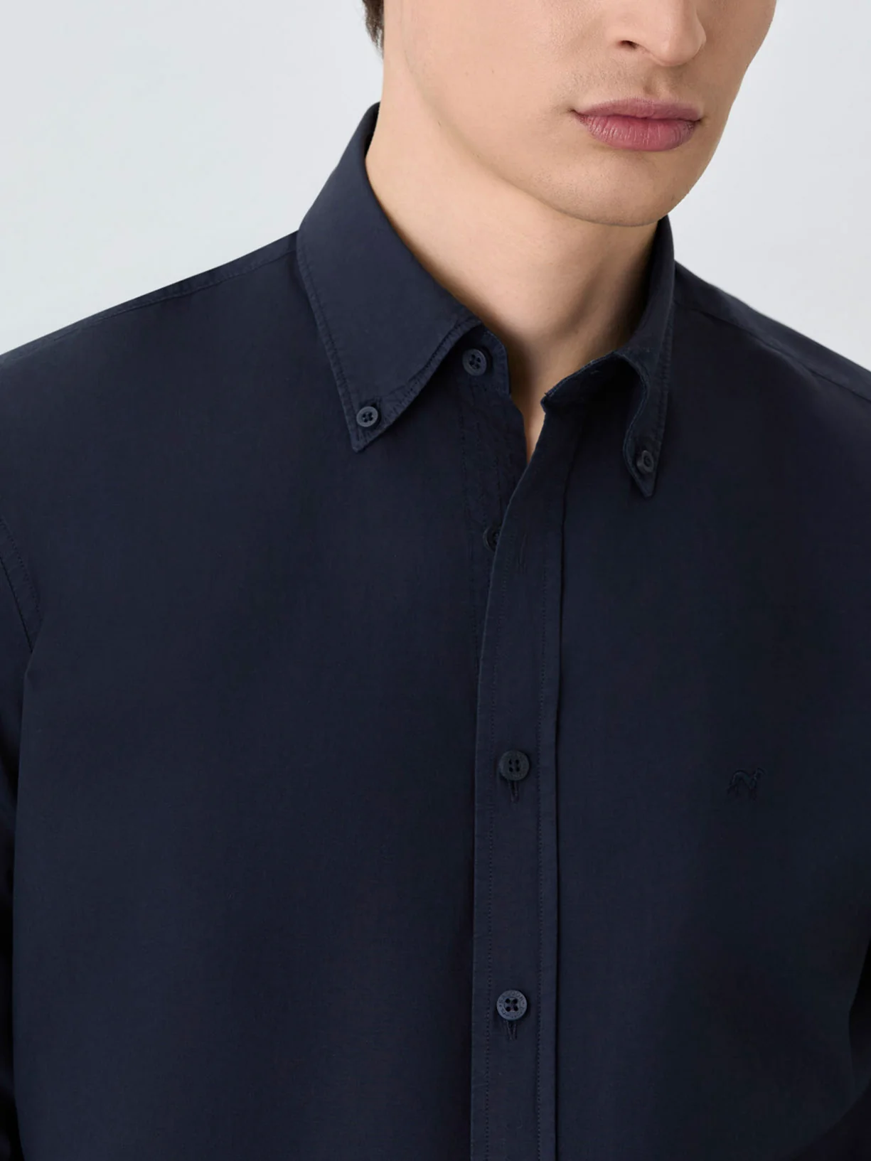 Camisa Regular Fit Com Colarinho De Botão Em Popeline De Algodão - Image 2
