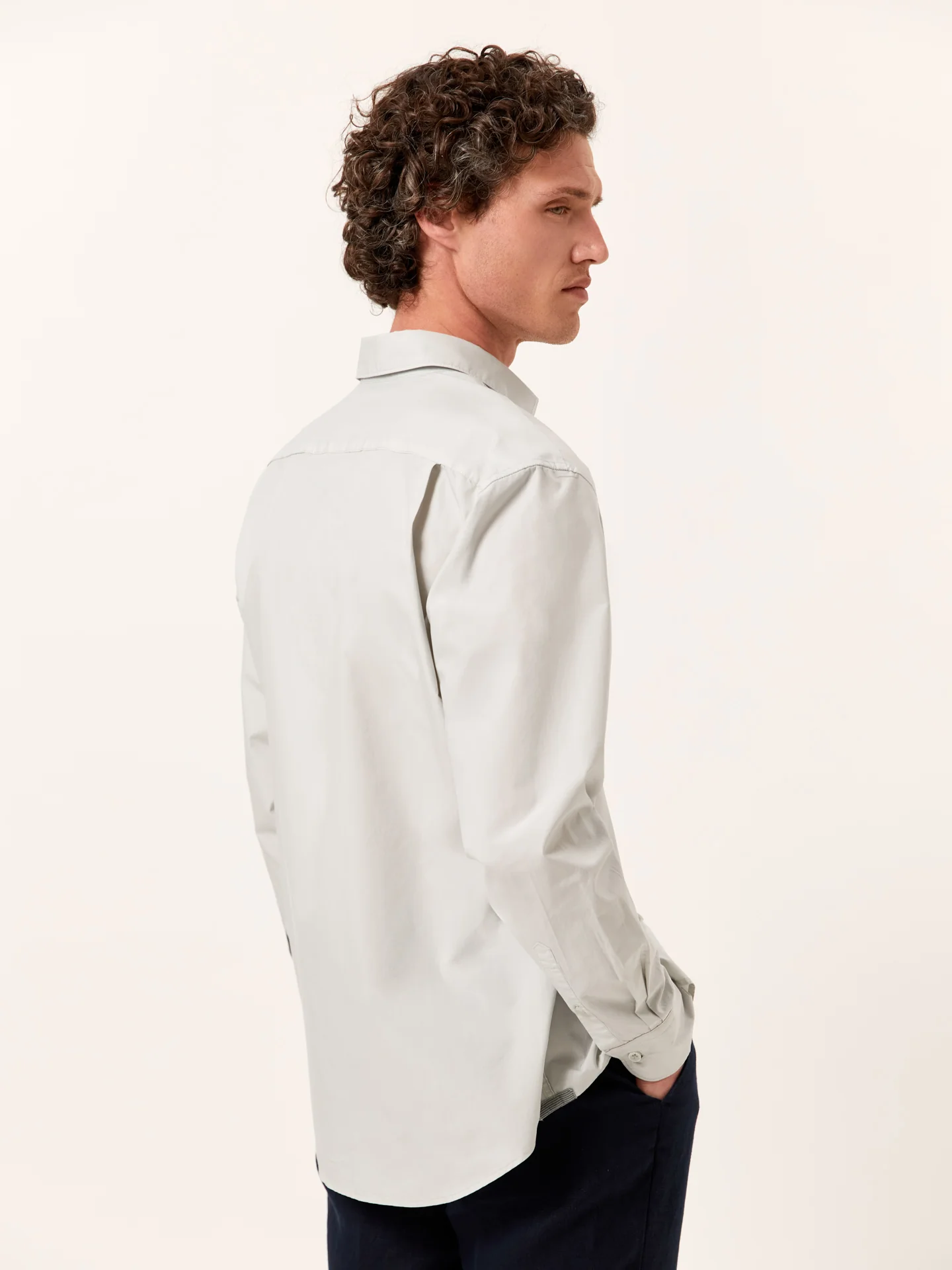 Camisa regular fit em popeline Overdye com colarinho aberto - Image 3