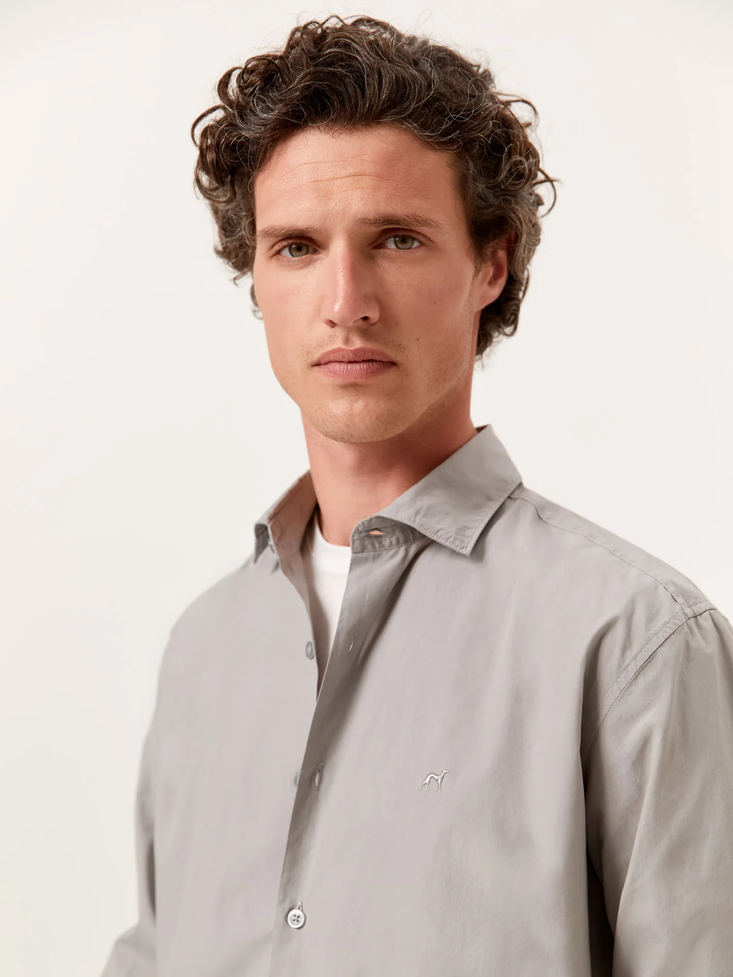 Camisa regular fit em popeline Overdye com colarinho aberto - Image 5