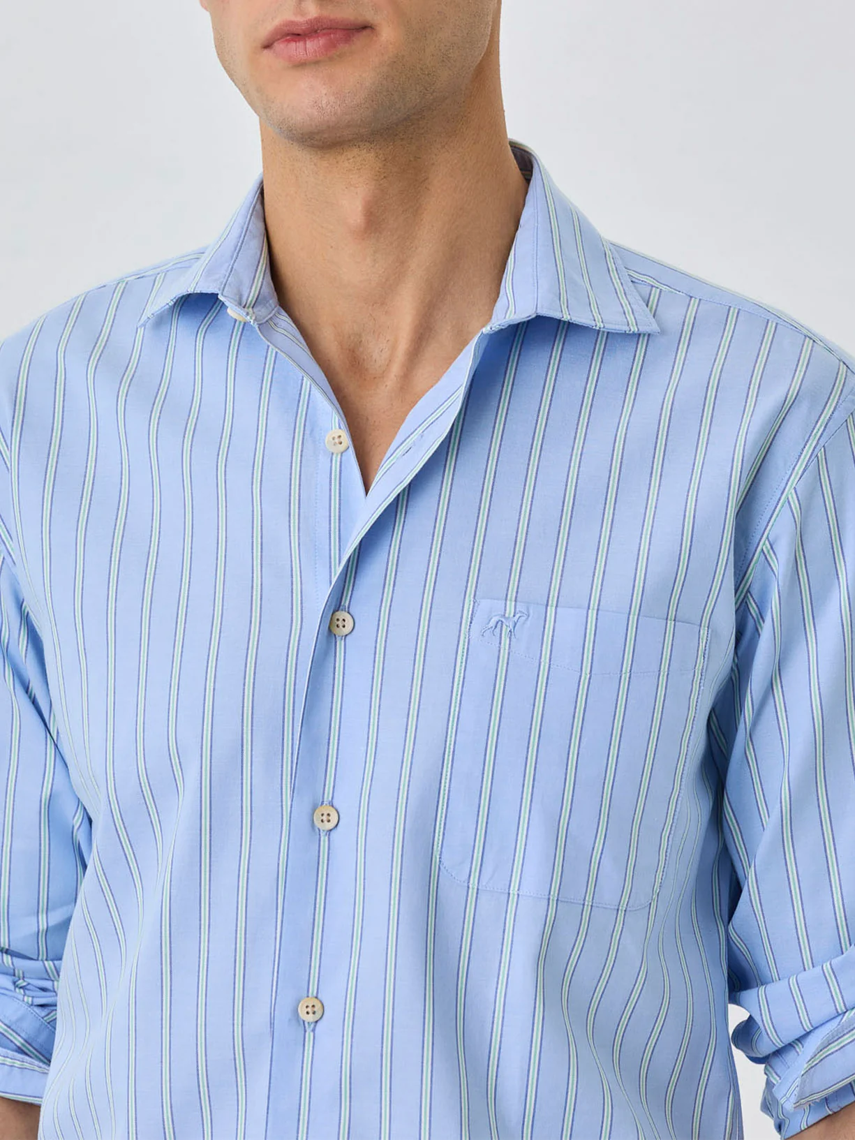 Camisa Slim Fit Com Bolso No Peito Em Algodão BCI Com Riscas