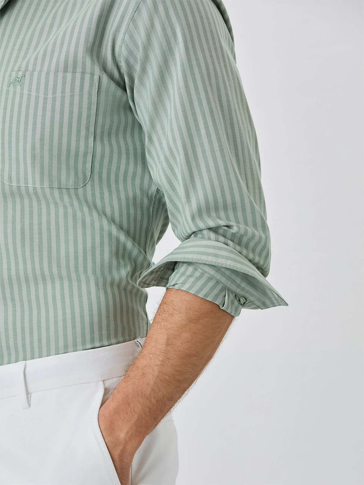 Camisa Slim Fit Com Bolso No Peito Em Algodão BCI Com Riscas - Image 2