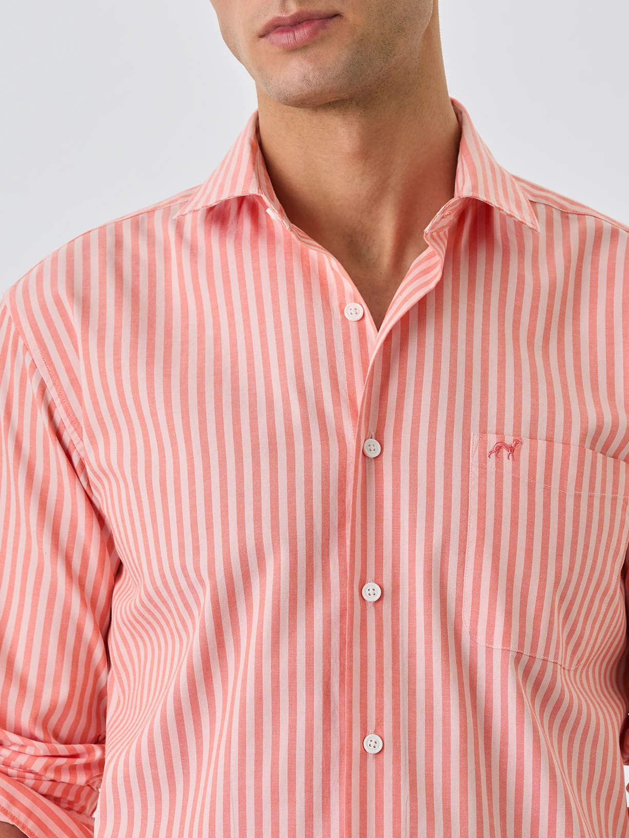 Camisa Slim Fit Com Bolso No Peito Em Algodão BCI Com Riscas - Image 2