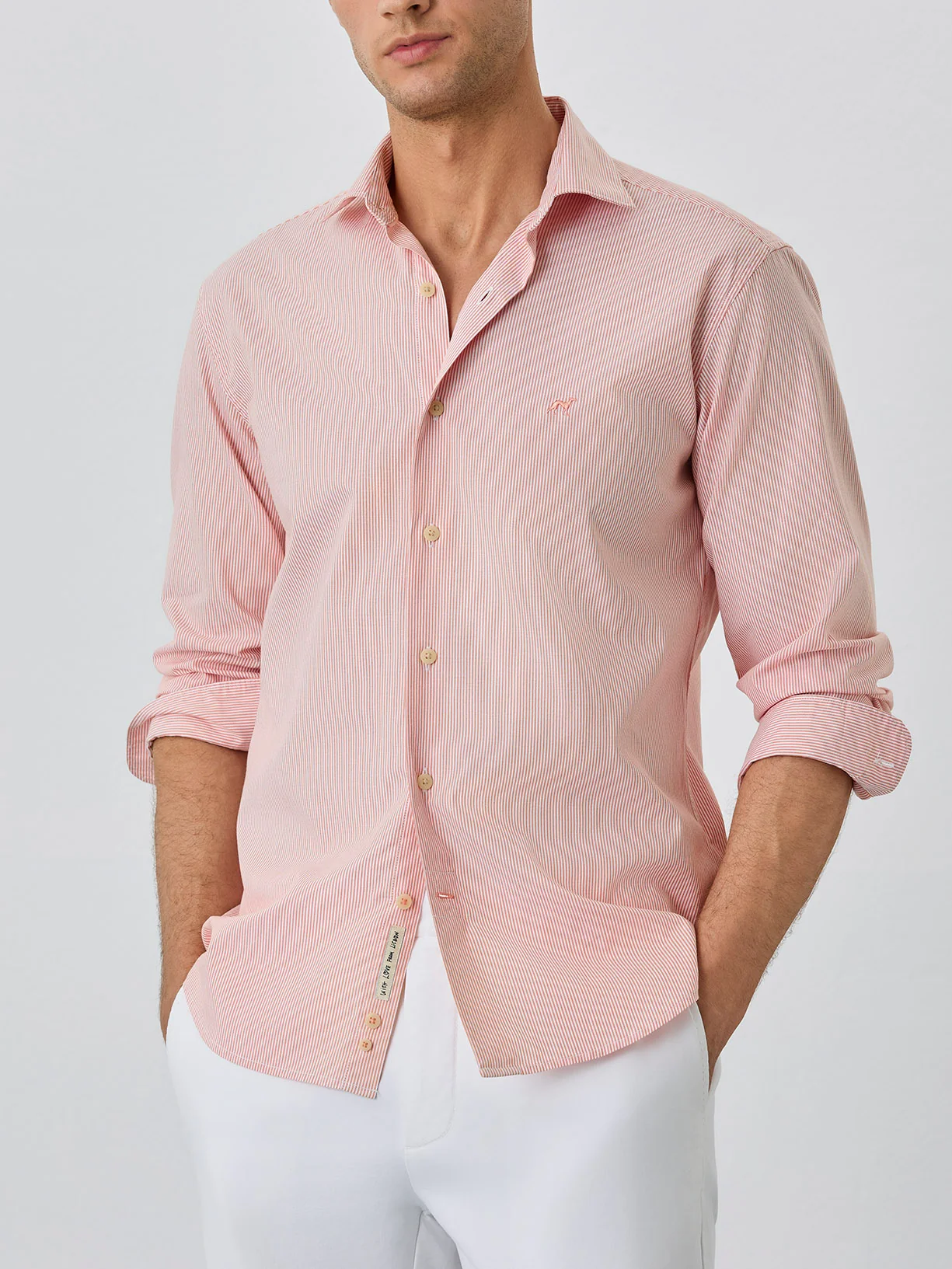 Camisa Slim Fit Com Colarinho Aberto Em Algodão BCI Com Riscas