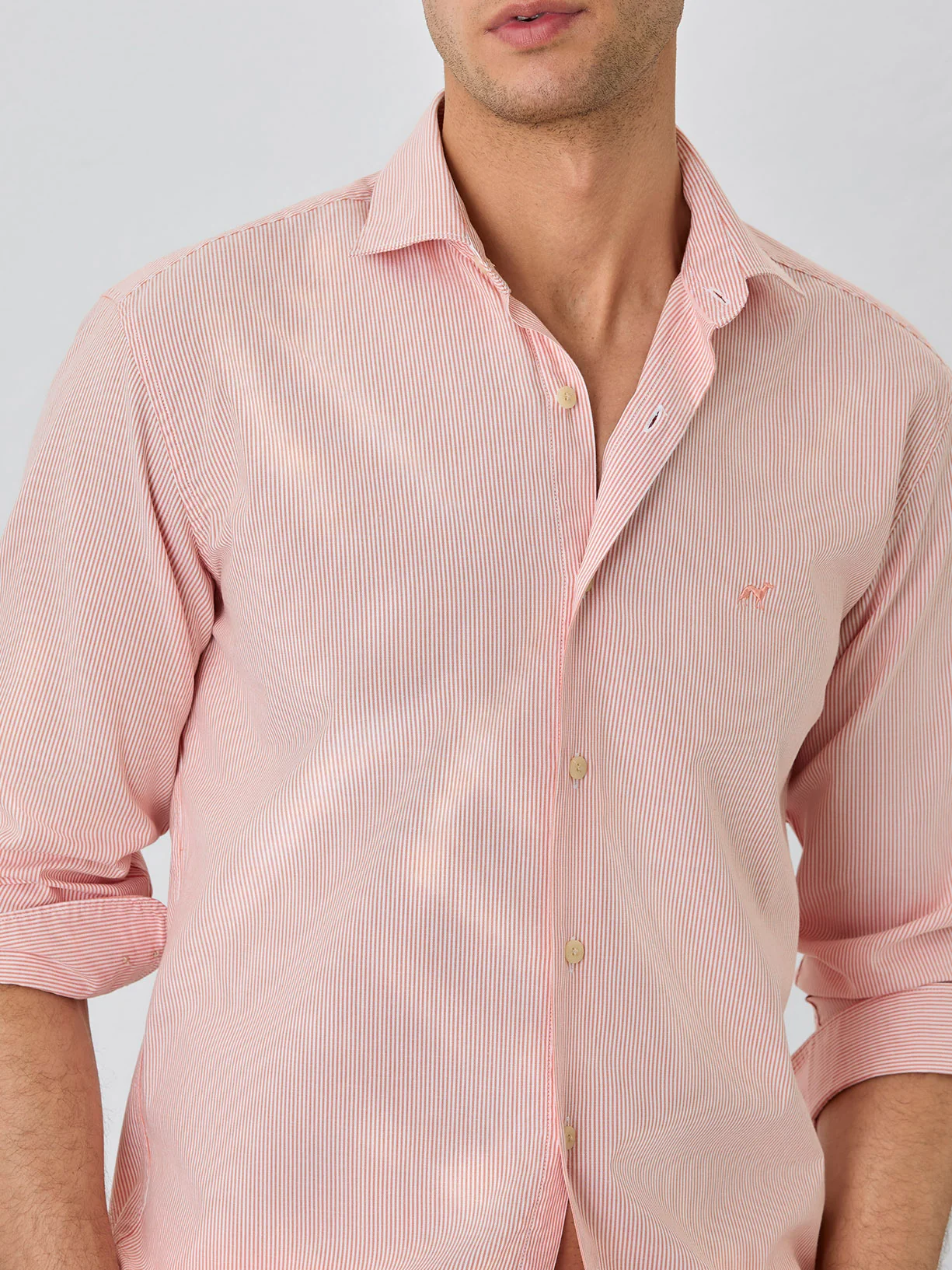Camisa Slim Fit Com Colarinho Aberto Em Algodão BCI Com Riscas - Image 2