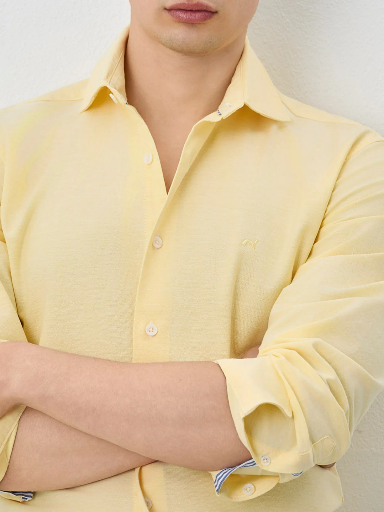 Camisa Slim Fit Com Colarinho Aberto Em Algodão E Elastano - Image 10
