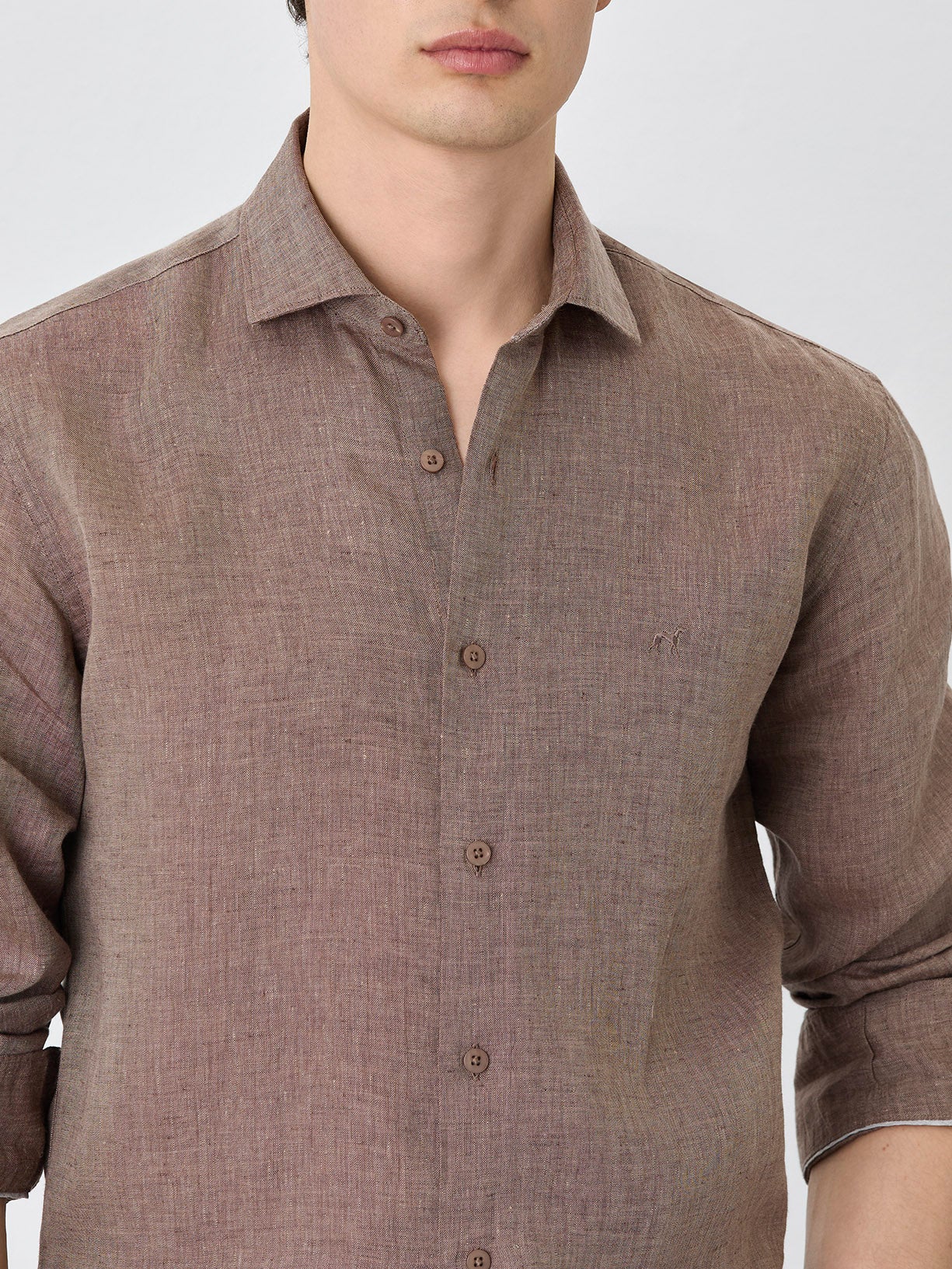 Camisa Slim Fit Com Colarinho Aberto Em Linho - Image 5