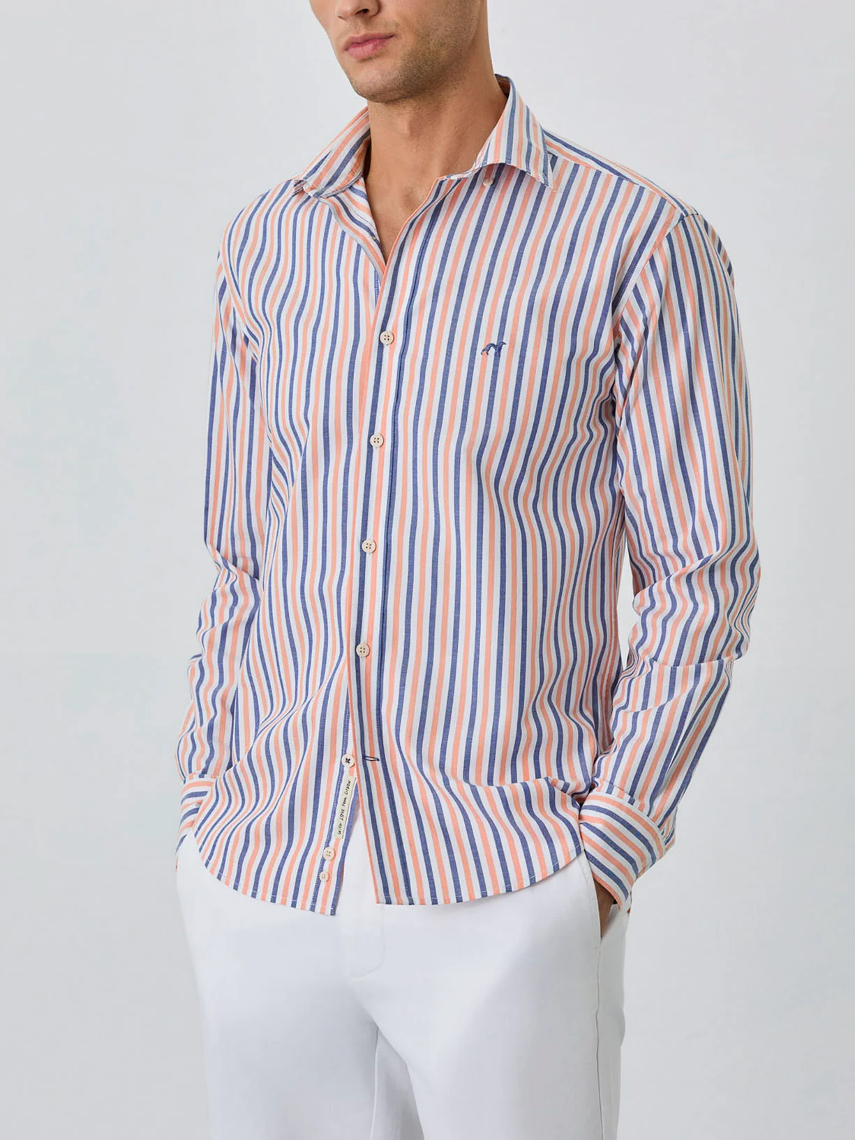 Camisa Slim Fit Com Colarinho De Botão Em Algodão BCI Com Riscas