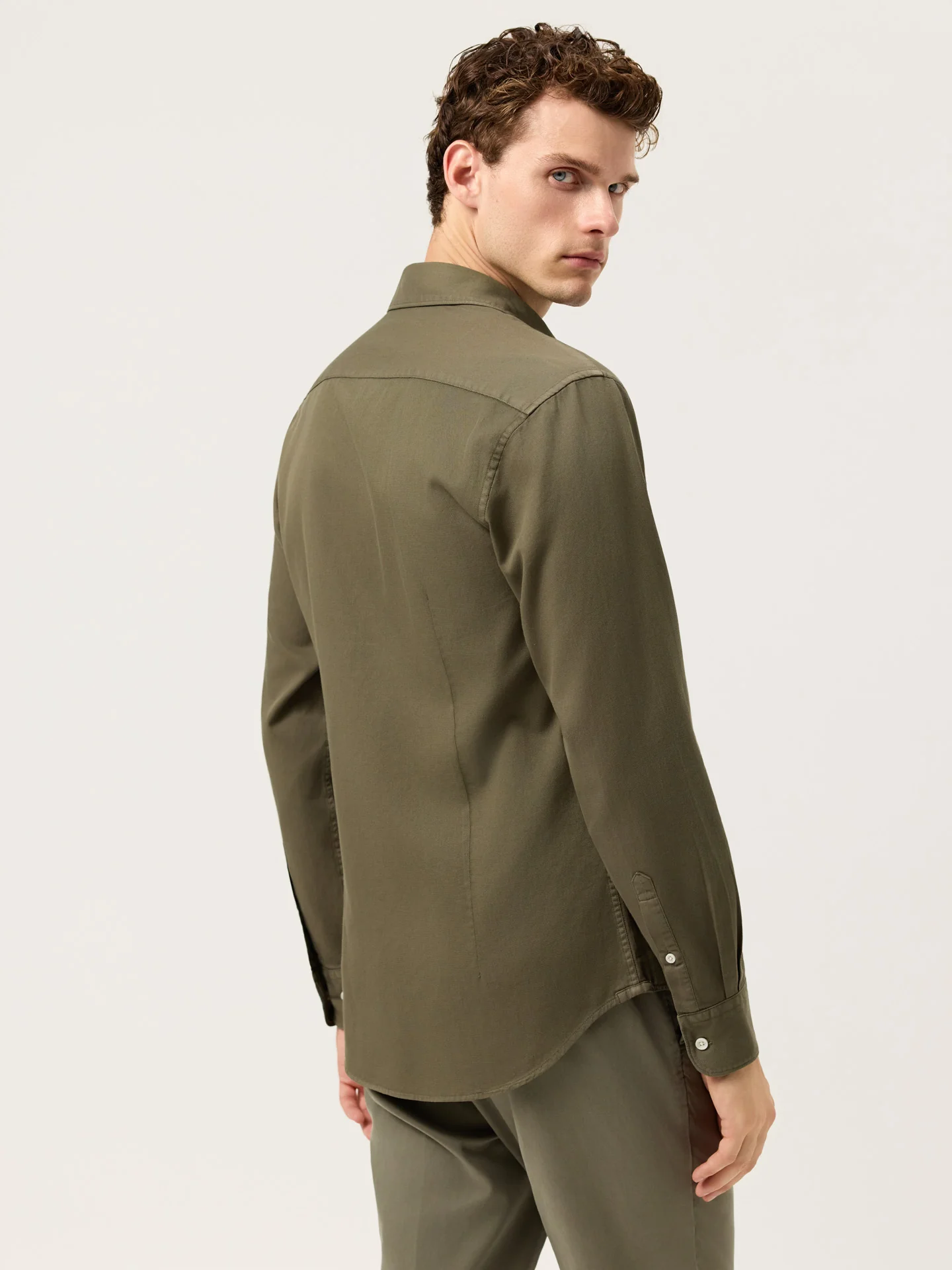 Camisa Slim Fit de Algodão Estruturado Garment Dye - Image 7