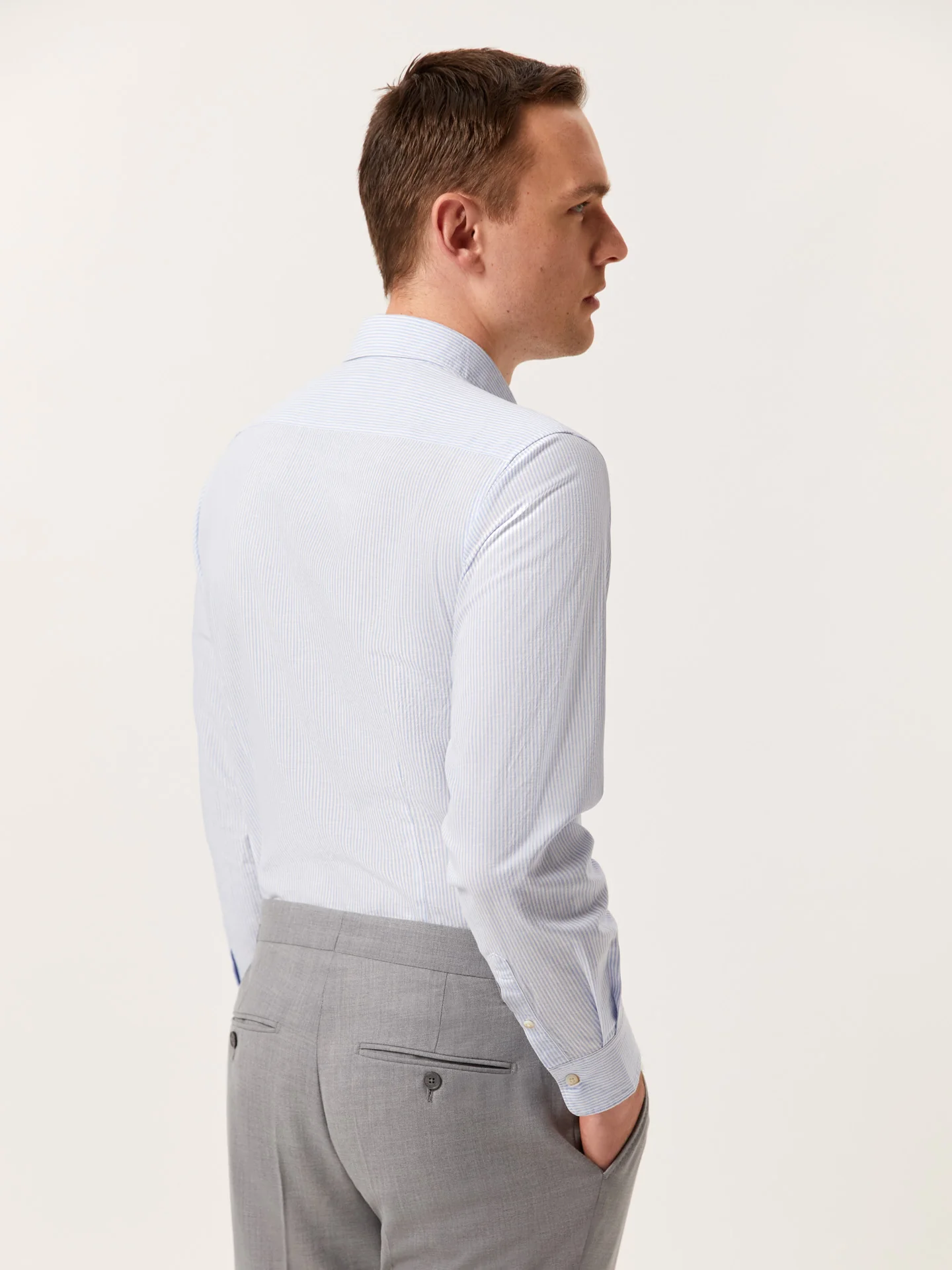 Camisa slim fit de algodão linho de riscas com colarinho aberto - Image 3
