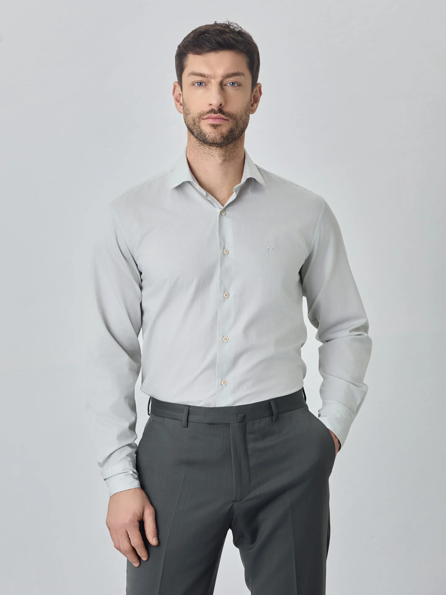 Camisa slim fit de cetim riscas