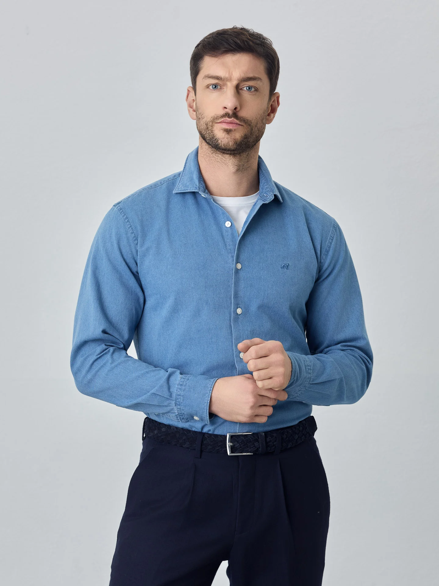 Camisa slim fit em estrutura lavada - Image 4